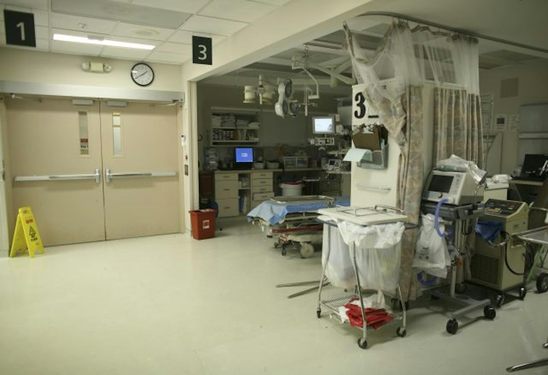 General view Thursday afternoon of the Stab room, shorthand for stabilize room, in the HCMC emergency room where as many as 25 doctors and nurses were working yesterday on victims of the I-35 bridge collapse GENERAL INFORMATION: JEFF WHEELER � jwheeler@startribune.com MINNEAPOLIS - 8/2/07 - Dr. John Hick, an emergency room doctor and Medical Director for Emergency Preparedness at Hennepin County Medical Center was among the first physicians on the scene of the bridge collapse Wednesday afternoon