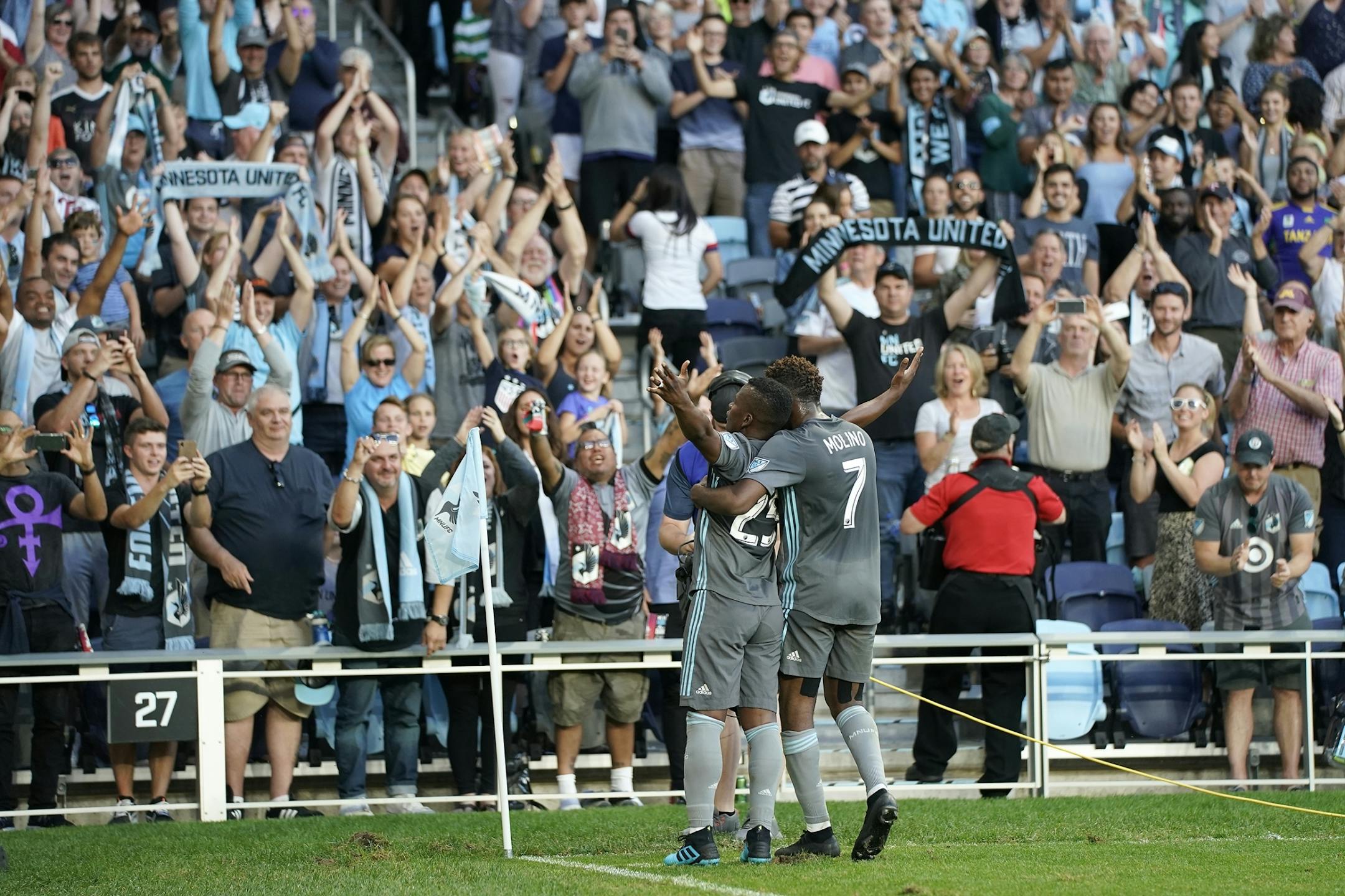 Minnesota United midfielder Darwin Quintero (25) celebrated his goal with teammate Minnesota United midfielder Kevin Molino (7) during the first half.