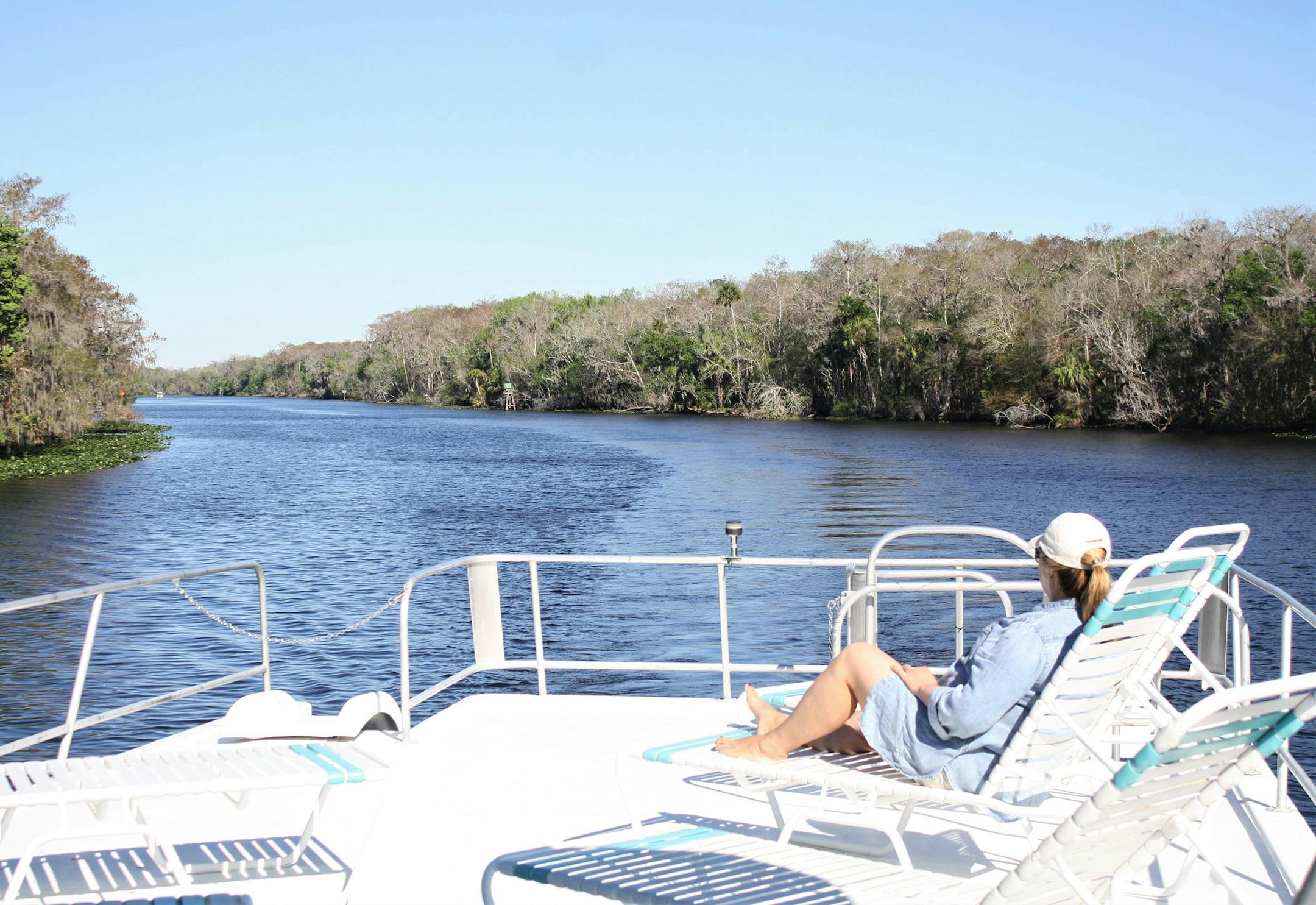 The top deck of a houseboat is a good spot to relax and take in the view of the St. Johns River. (Nancy Moreland/Chicago Tribune/TNS) ORG XMIT: 1228991
