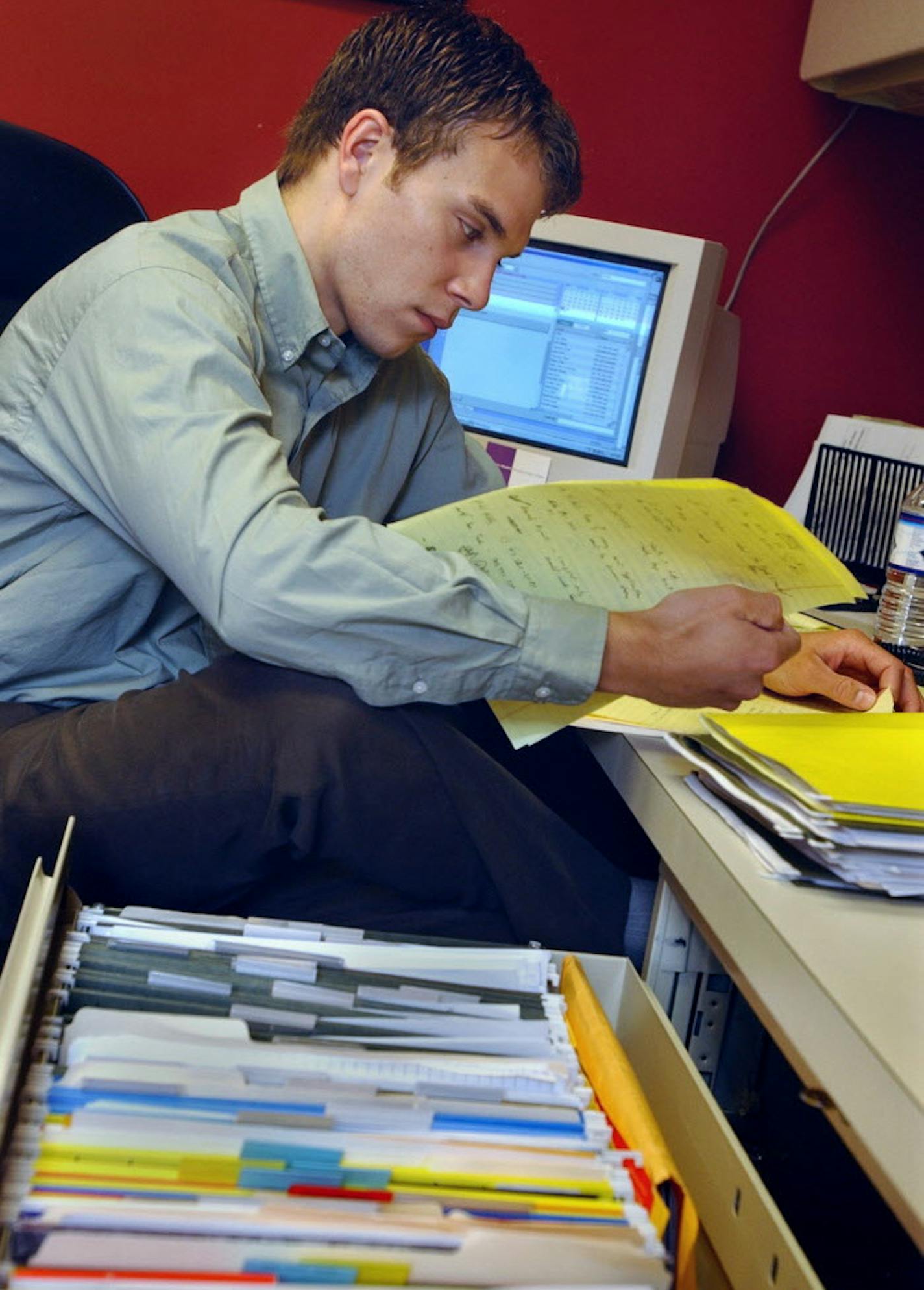 Wayzata, Mn., Mon., Sept. 29, 2003--Young entrepreneur Joe Keeley returns phone calls and schedules his week on Monday morning in his office in Wayzata.
GENERAL INFORMATION: Young entrepreneur Joe Keeley, who started College Nannies and Tutors, meets with parents about childcare needs.