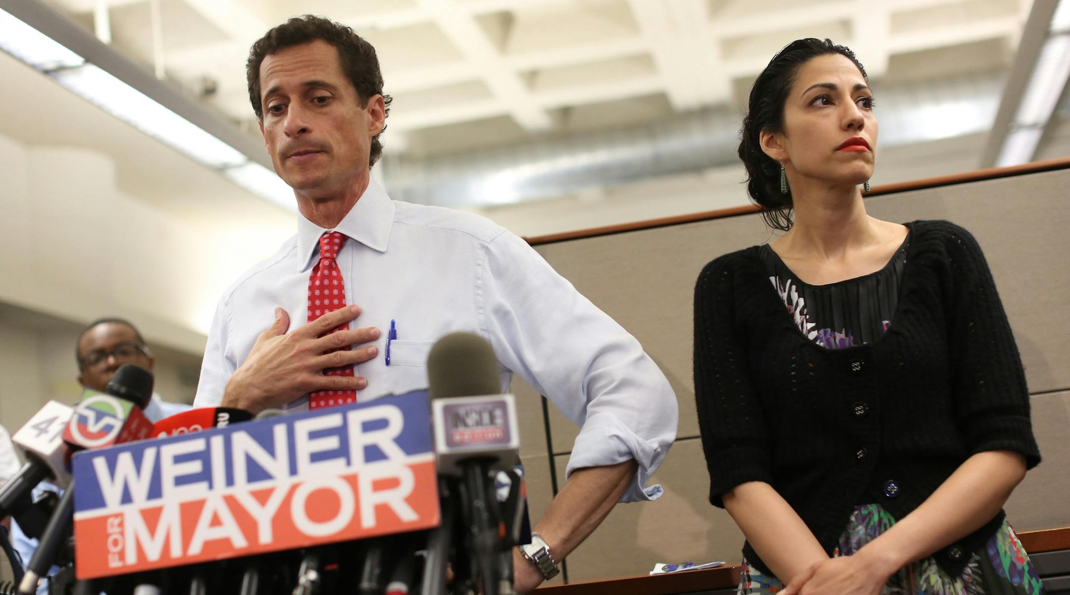 Former congressman Anthony Weiner of New York and his wife, Huma Abedin, at a news conference in New York, July 23, 2013.