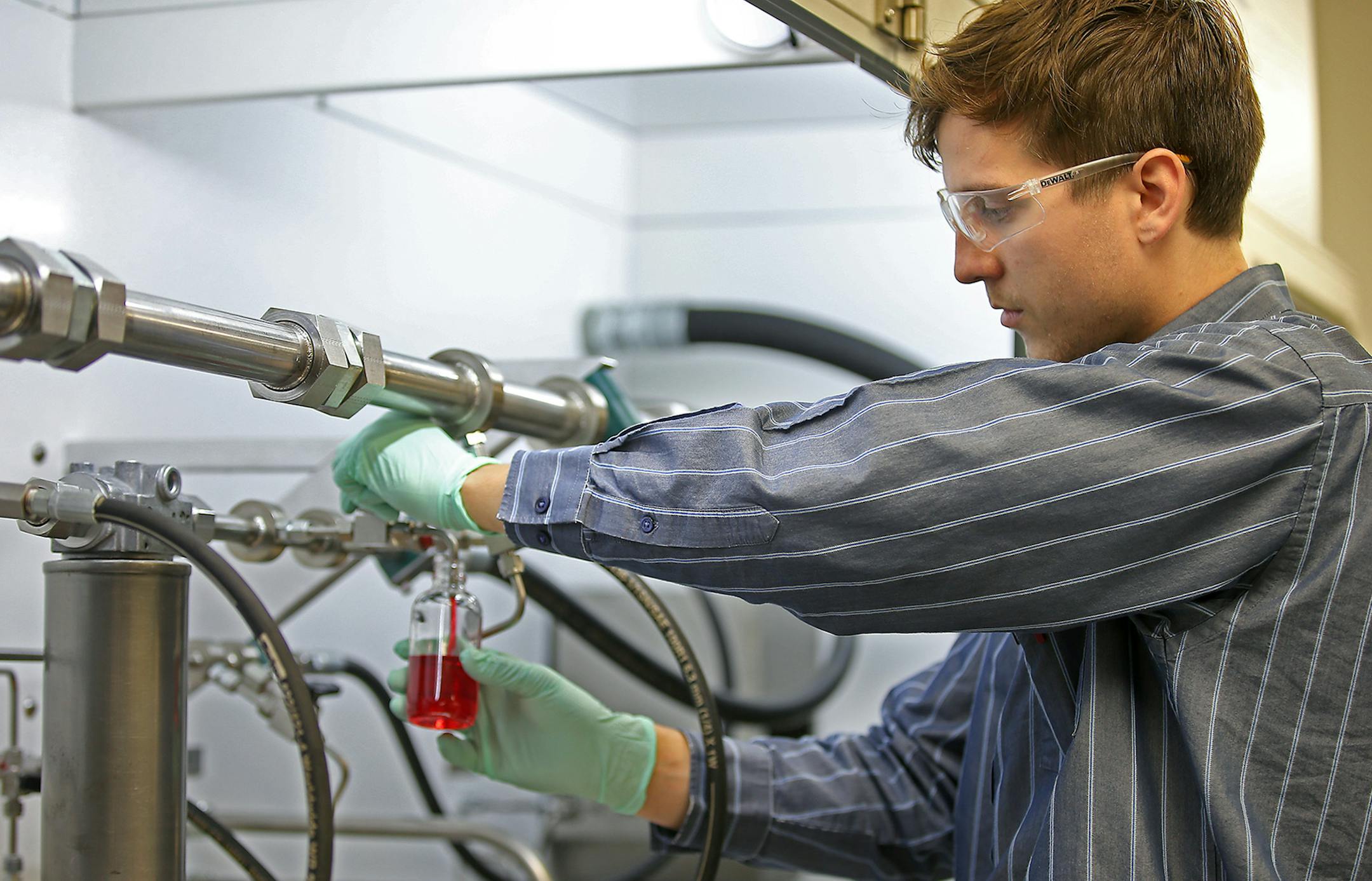 Neil Taurinskas of Donaldson Company, worked on of the new filter system devices in one of Donaldson's new labs, Wednesday, October 22, 104 in Bloomington, MN. ] (ELIZABETH FLORES/STAR TRIBUNE) ELIZABETH FLORES • eflores@startribune.com