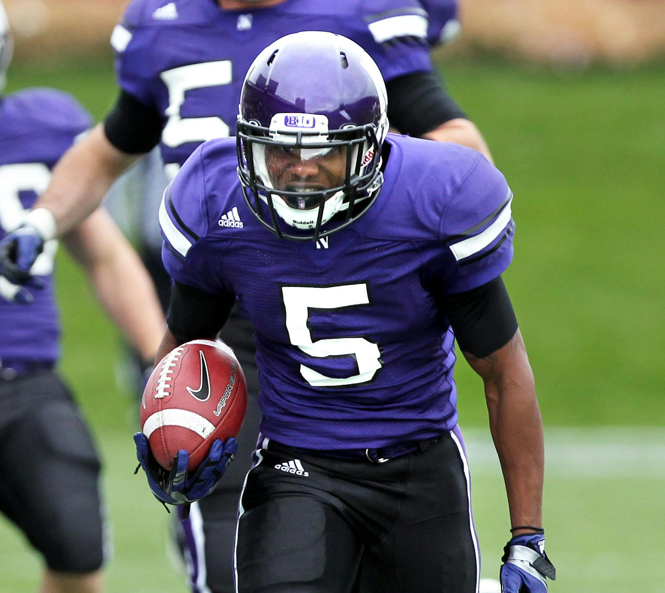 Northwestern Wildcats player Venric Mark (5) returns the opening kickoff for a large gain against Minnesota at Ryan Field in Evanston, Illinois, on Saturday, November 19, 2011. (Chris Sweda/Chicago Tribune/MCT) ORG XMIT: MIN2013082516525254