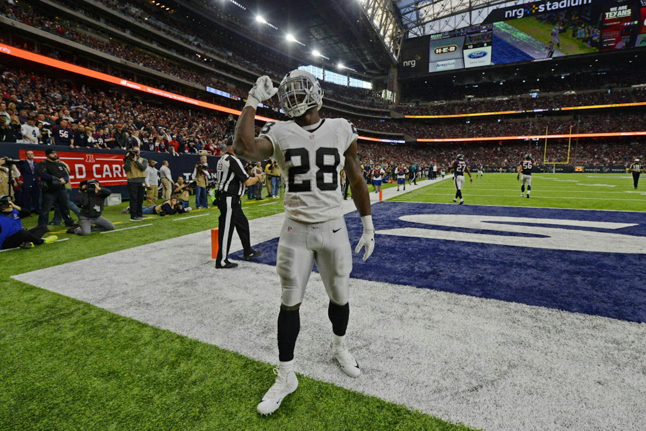 Oakland Raiders running back Latavius Murray (28) celebrates after scoring a touchdown against the Houston Texans in the first quarter of the AFC Wild Card Playoff at NRG Stadium in Houston, Texas, on Saturday, Jan. 7, 2017. The Texans won, 27-14. (Jose Carlos Fajardo/Bay Area News Group/TNS) ORG XMIT: 1195715