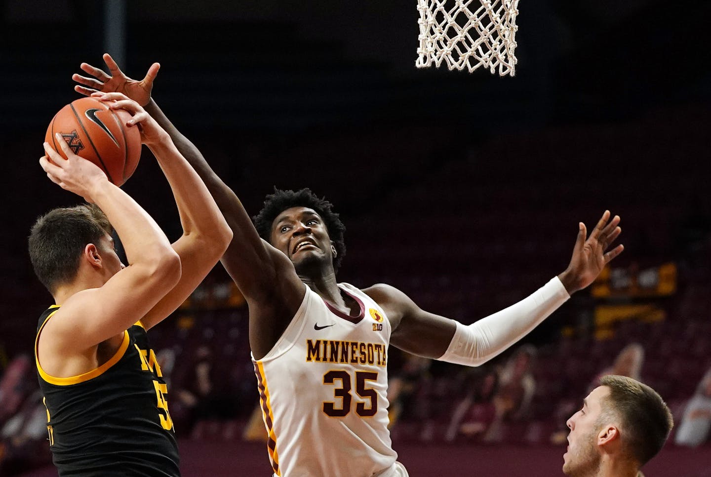 Iowa deals minnesota basketball