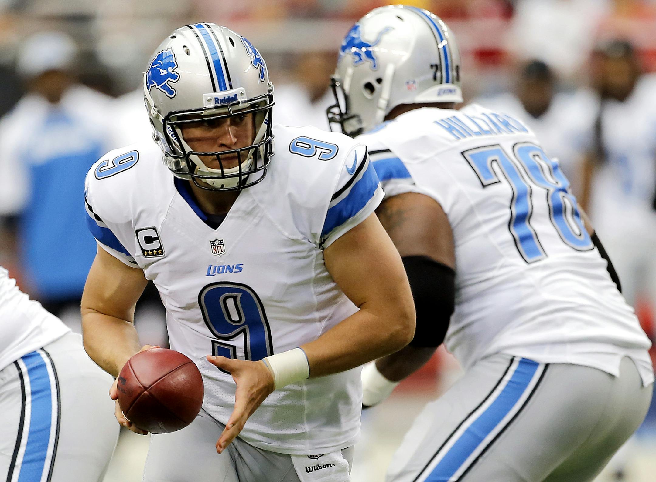 Detroit Lions quarterback Matthew Stafford (9) looks to hand off against the Arizona Cardinals during the first half of a NFL football game, Sunday, Sept. 15, 2013, in Glendale, Ariz. (AP Photo/Matt York)
