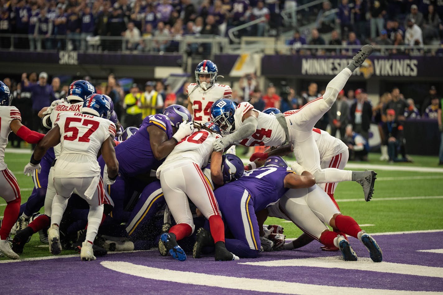 Minnesota Vikings quarterback Kirk Cousins (8) scored on a sneak in the first quarter during a NFL wild card playoff game between the Minnesota Vikings and the New York Giants on Sunday, Jan.15.2023 at U.S. Bank Stadium in Minneapolis. ] JERRY HOLT • jerry.holt@startribune.com