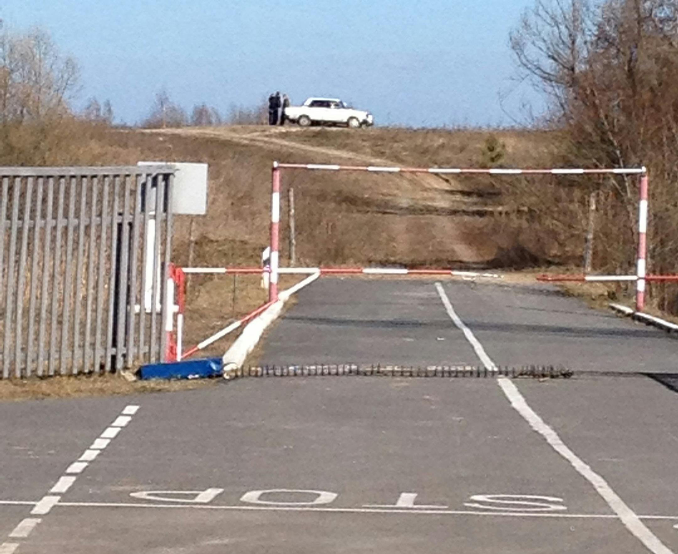The border crossing station, looking from the Ukrainian village of Klusy. The cars on the hilltop serve as the Russian border post. As the photo is taken, the Russian border guards are flirting with a young woman from Klusy. (Matthew Schofield/MCT) ORG XMIT: 1150193