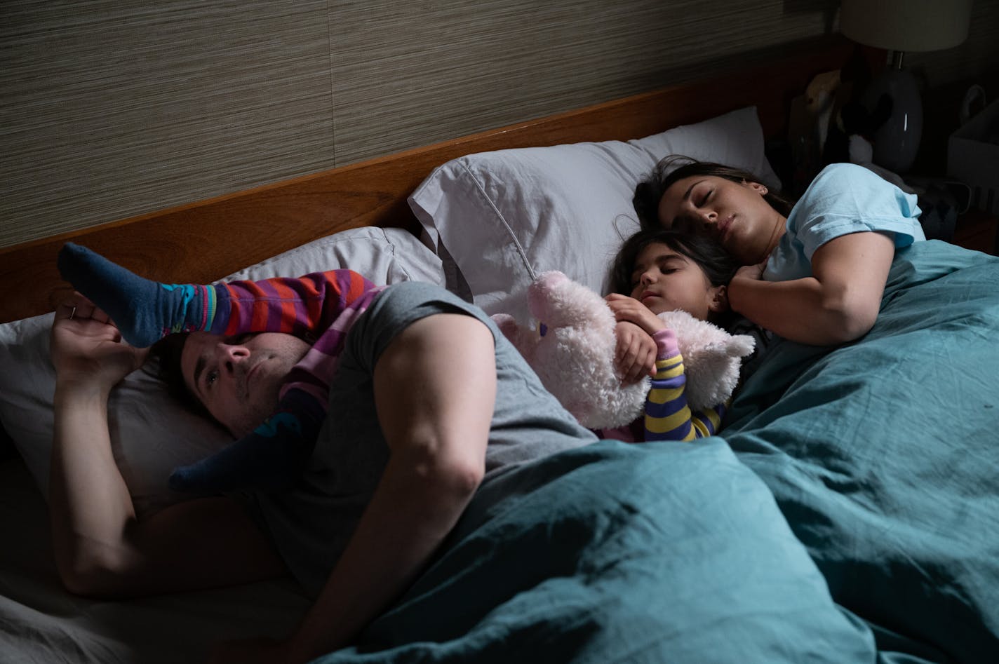 Children Ruin Everything — "Meals" — Image Number: CRE101_00031 — Pictured (L-R): Aaron Abrams as James, Kikayla Swaminatham as Vivian, Meaghan Rath as Astrid — Photo: New Metric Media — © 2023 New Metric Media. All Rights Reserved.