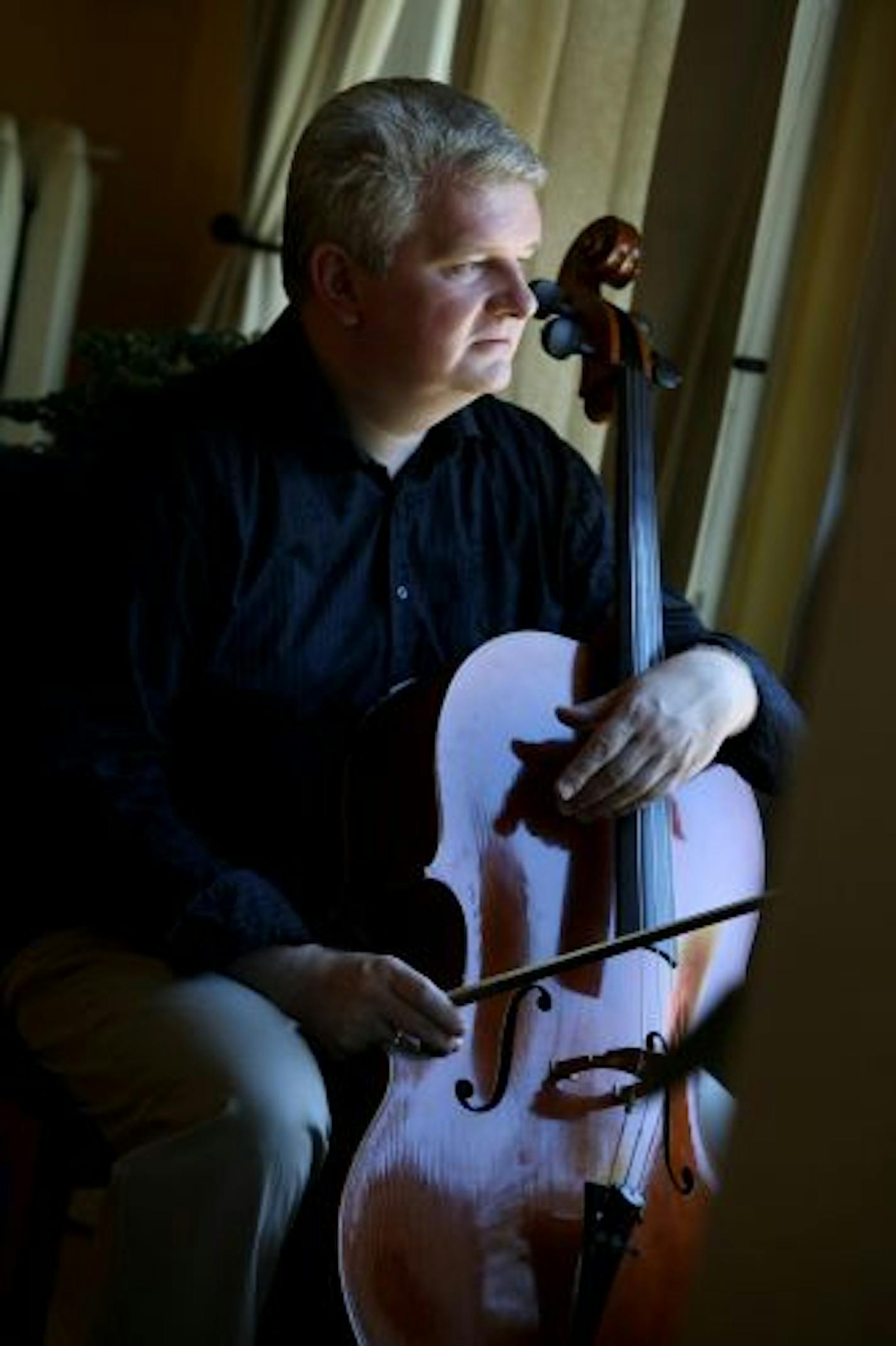 Minnesota Orchestra cellist Arek Tesarczyk performed the world premiere of "Towards the Horizon," the Second Cello Concerto by Einojuhani Rautavaara, on Thursday.