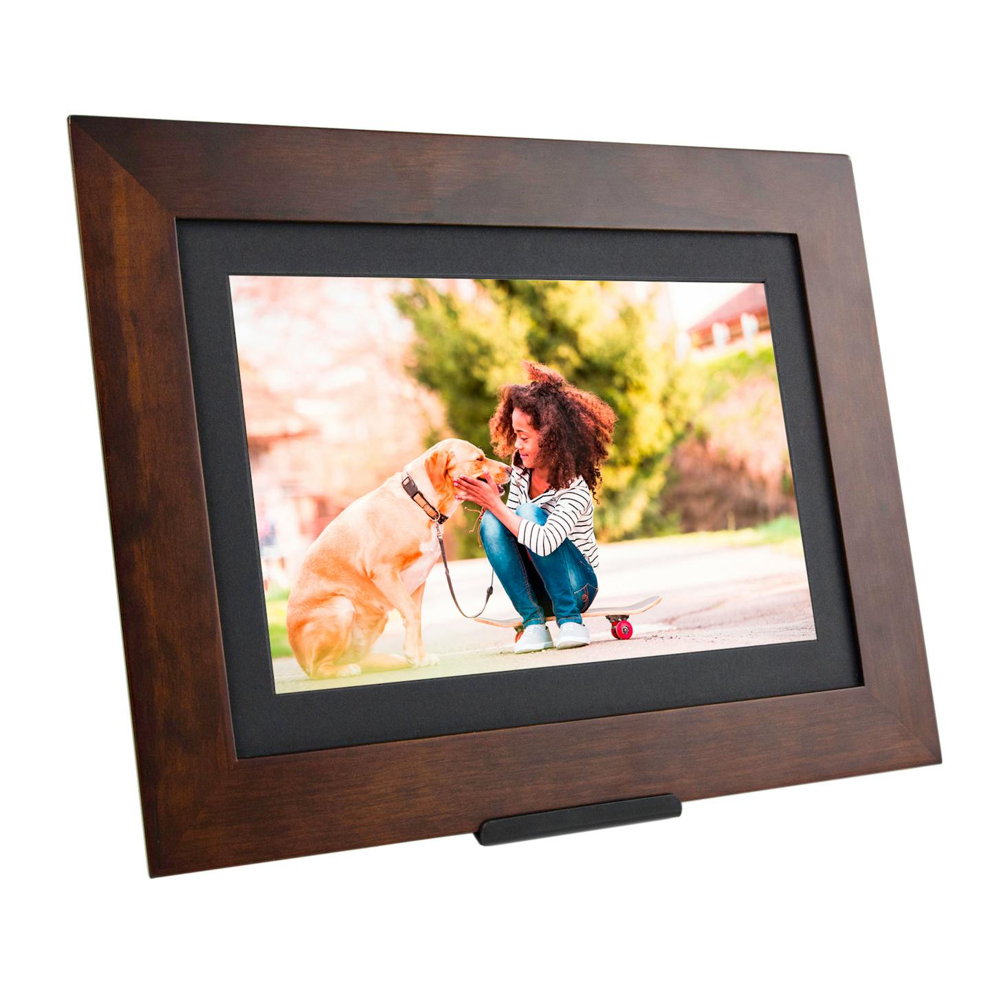 This digital photo frame is his No. 1 gift idea for 2020