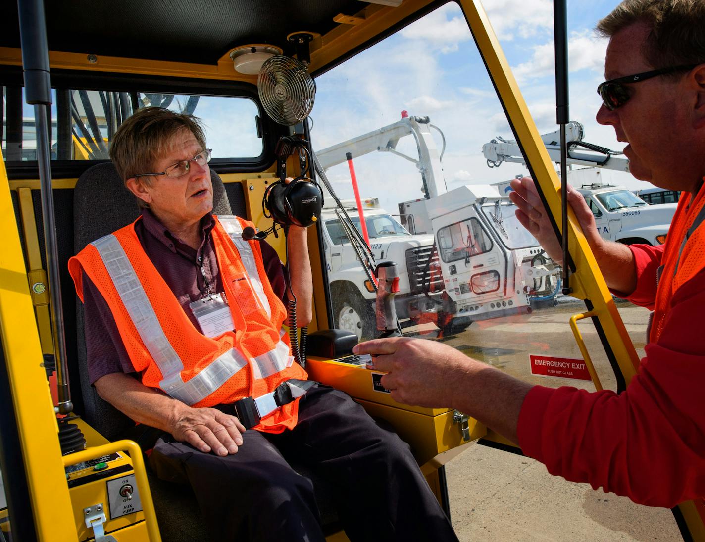 Keith Kimber, who works for Delta in Milwaukee received last minute instructions before taking the most advanced deicer to the old DC-9 for training. ] GLEN STUBBE * gstubbe@startribune.com Thursday, August 25, 2016 Delta Air Lines is doing its annual de-icing training at Minneapolis St. Paul International Airport where it brings in hub managers from around the U.S. to train them in the latest and greatest practices for ice removal.