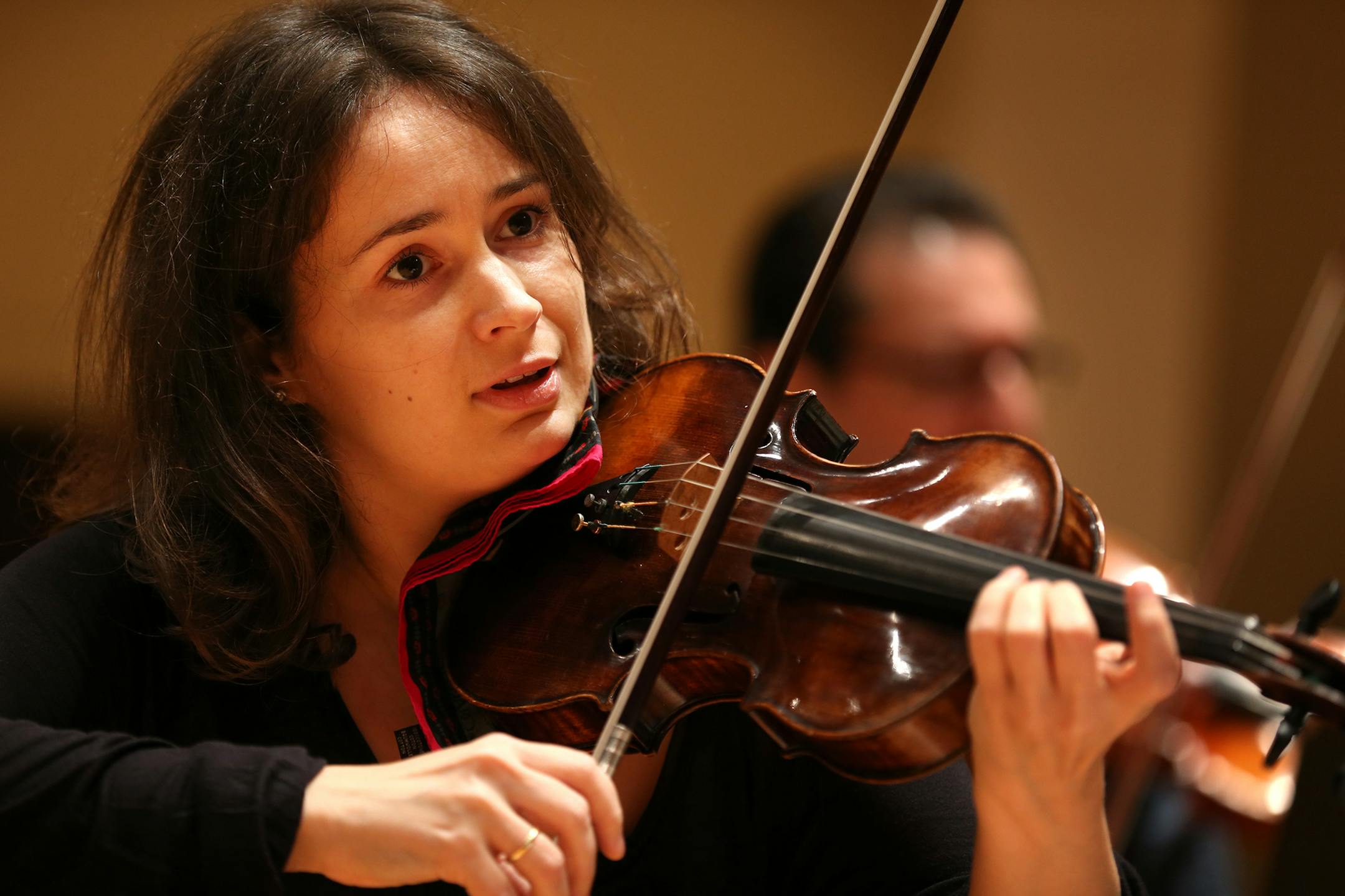 Moldovan violinist Patricia Kopatchinskaja rehearses with the St. Paul Chamber Orchestra in their rehearsal space in downtown St. Paul on Thursday, November 20, 2014. ] LEILA NAVIDI leila.navidi@startribune.com /