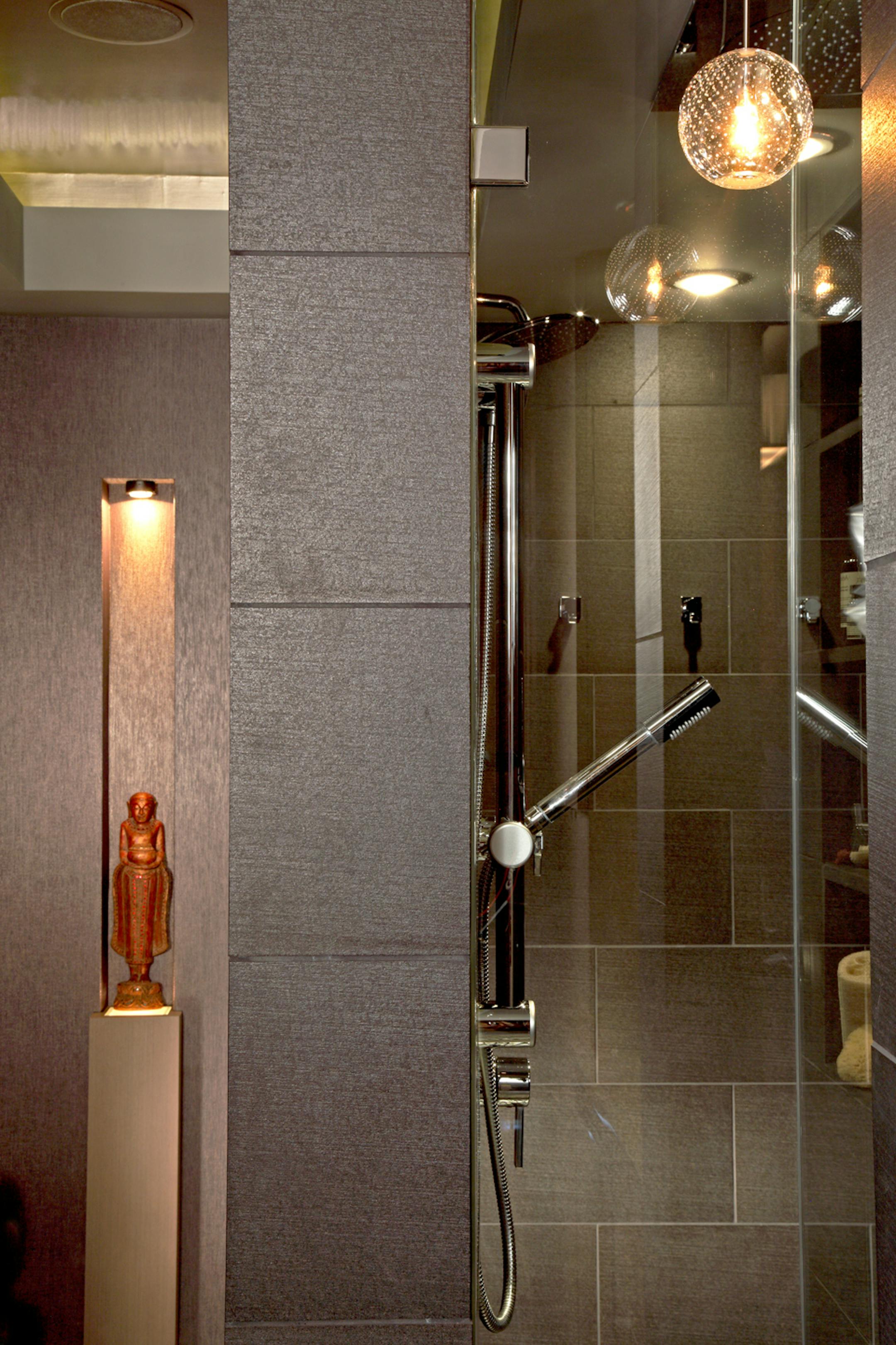 BEFORE & AFTER: Master bath by designer Greg Walsh. Photo Greg Page