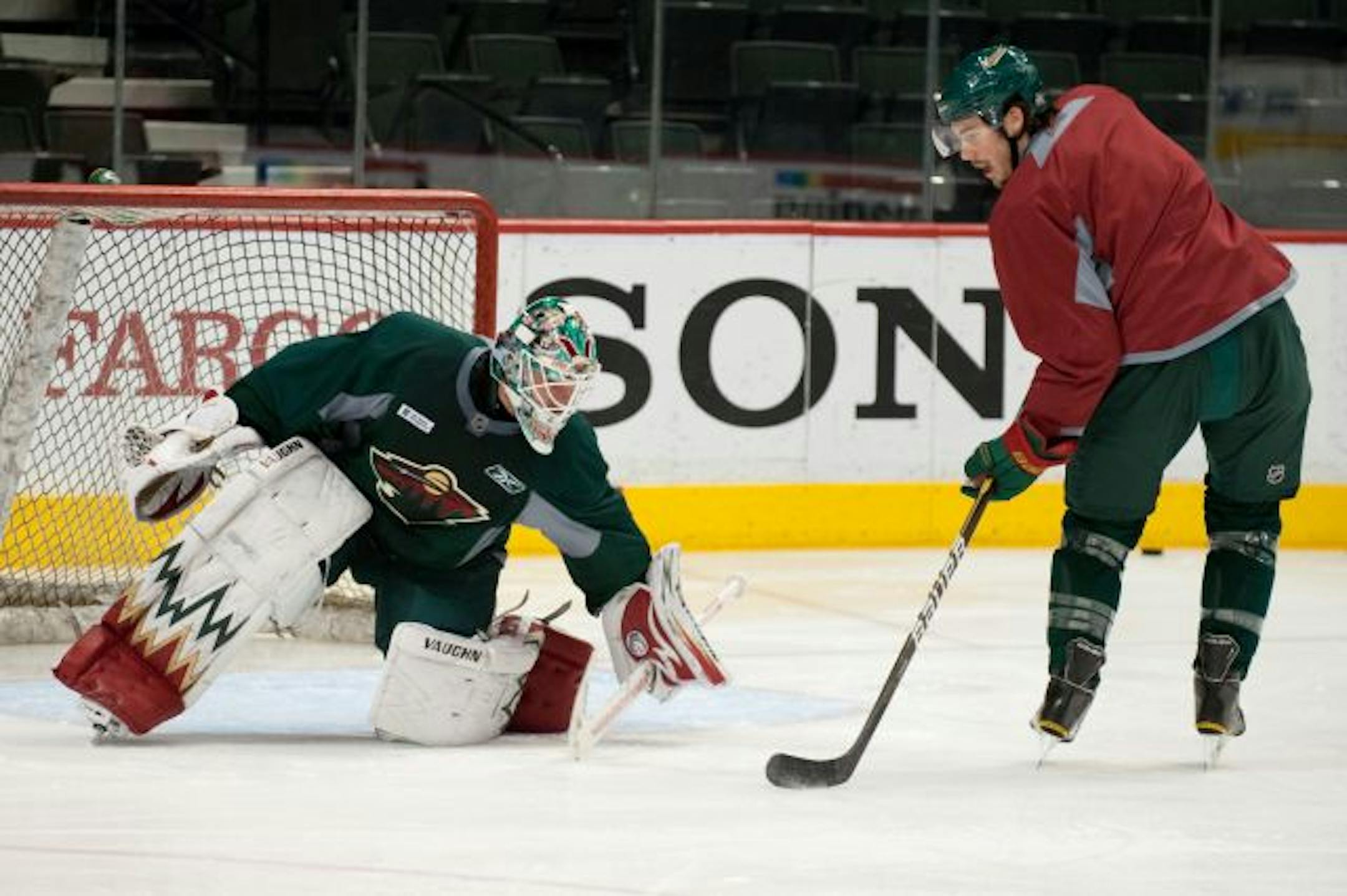 Wild goaltender Josh Harding (left) says he is 100 percent healthy after tearing his right anterior cruciate ligament and medial collateral ligament in his exhibition debut last year.