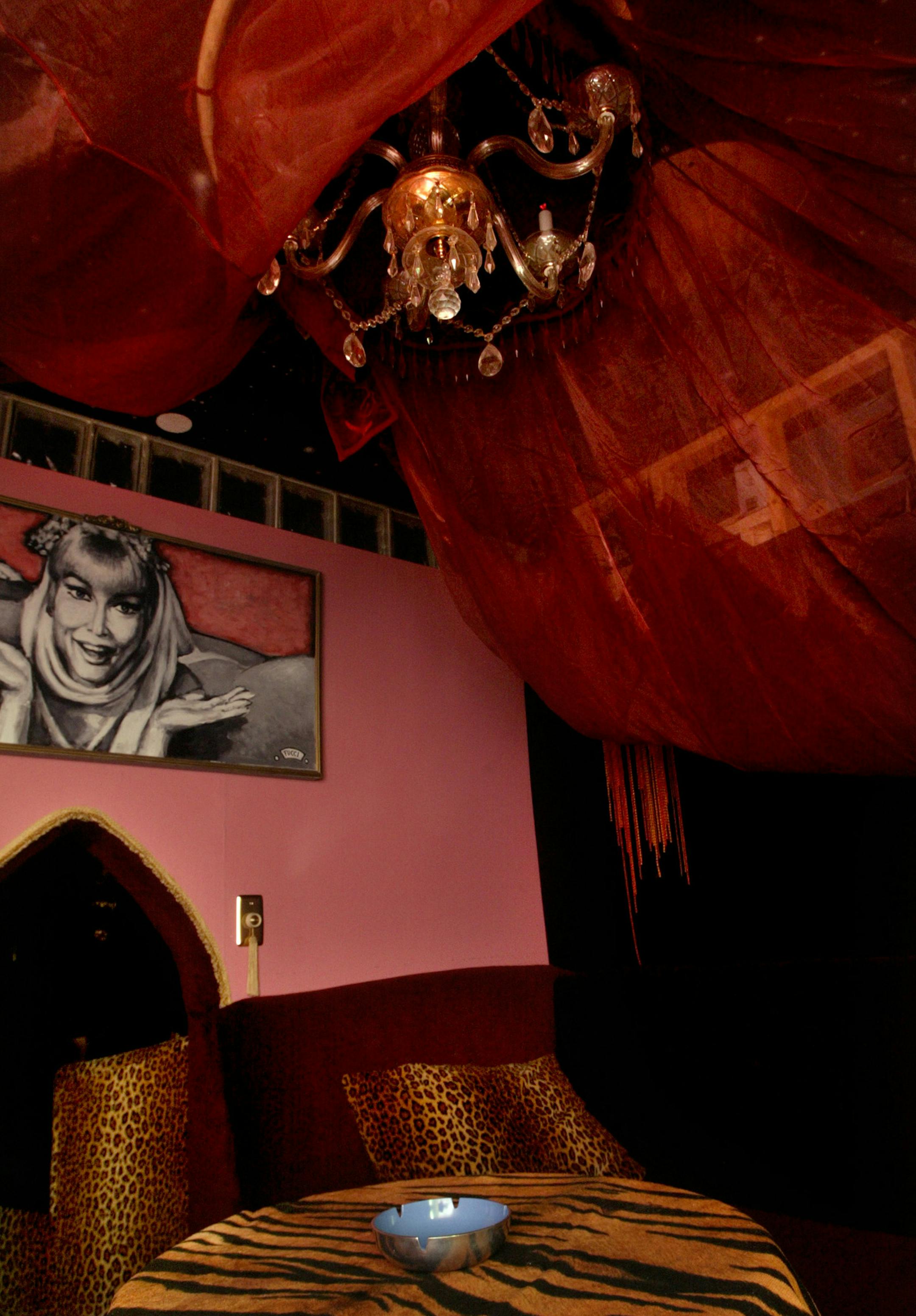 Joel KoyamaÔjkoyama@startribune.com "I Dream of Genie" room on the third level in Scott Weber's home. Scott Weber's home is an adventure. He's taken five end units of an apartment building he owns and created a theme-roomed showcase for his vintage collectibles. Rooms include a '50s diner, a tiki bar, a cowboy bedroom, a lounge that's an homage to the inside of Jeannie's bottle from the '60s sitcom "I Dream of Jeannie," a two-story courtyard inspired by Bourbon Street and an Art Deco stage.