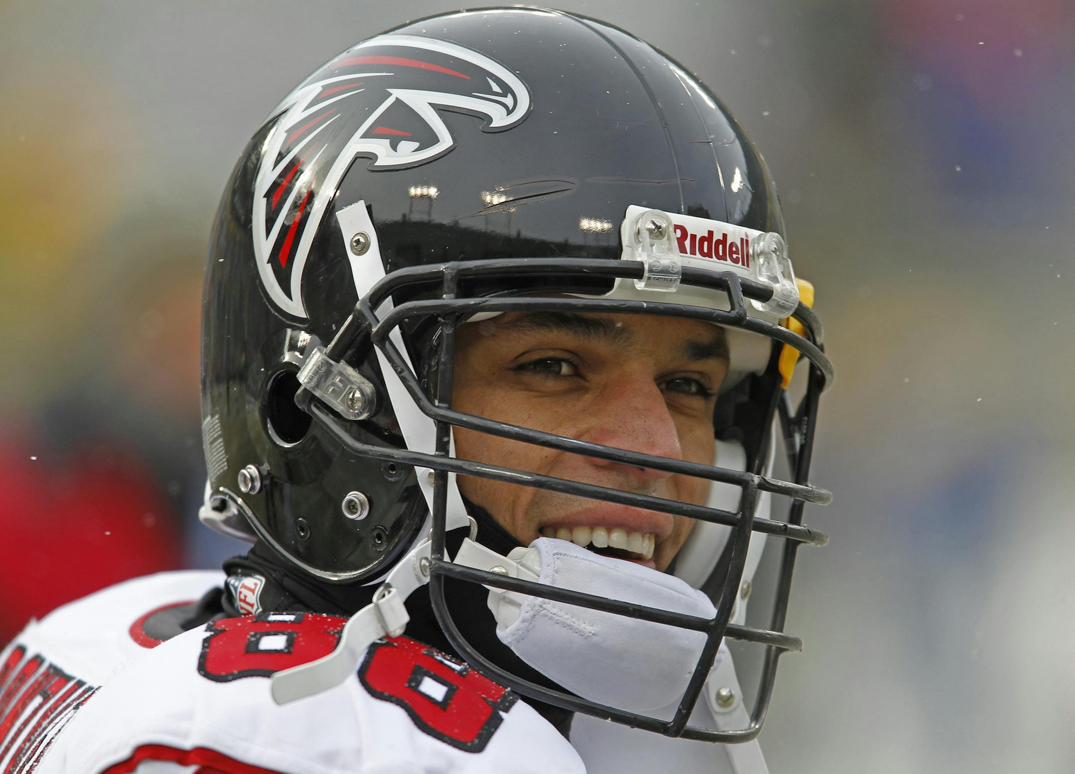 Atlanta Falcons tight end Tony Gonzalez is seen on the field prior to the start of an NFL football game against the Green Bay Packers Sunday, Dec. 8, 2013, in Green Bay, Wis. (AP Photo/Matt Ludtke) ORG XMIT: MIN2013122019151674