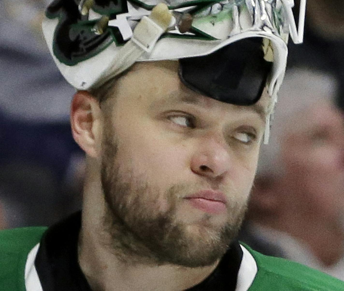 Dallas Stars goalie Antti Niemi, of Finland, takes a break during a timeout against the Nashville Predators in the second period of an NHL hockey game Monday, Feb. 15, 2016, in Nashville, Tenn. (AP Photo/Mark Humphrey) ORG XMIT: TNMH1