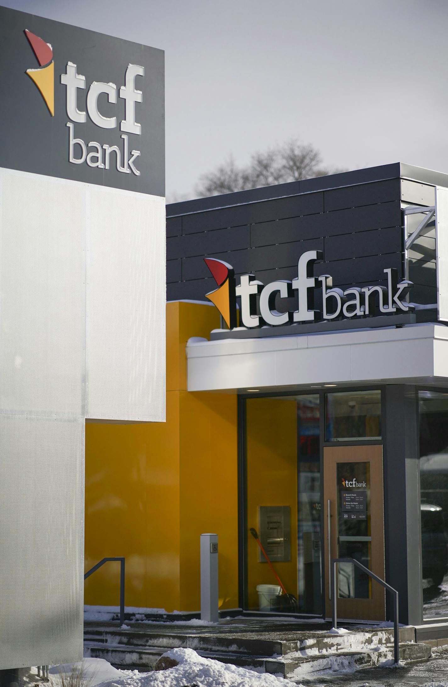 Exterior of the TCF branch on W. 50th St. in Minneapolis. ] JEFF WHEELER &#x2022; jeff.wheeler@startribune.com TCF announced today that it was merging with Detroit's Chemical Financial Corp. The branch on W. 50th St. in Minneapolis was photographed Monday afternoon, January 28, 2019. ORG XMIT: MIN1901281601483163