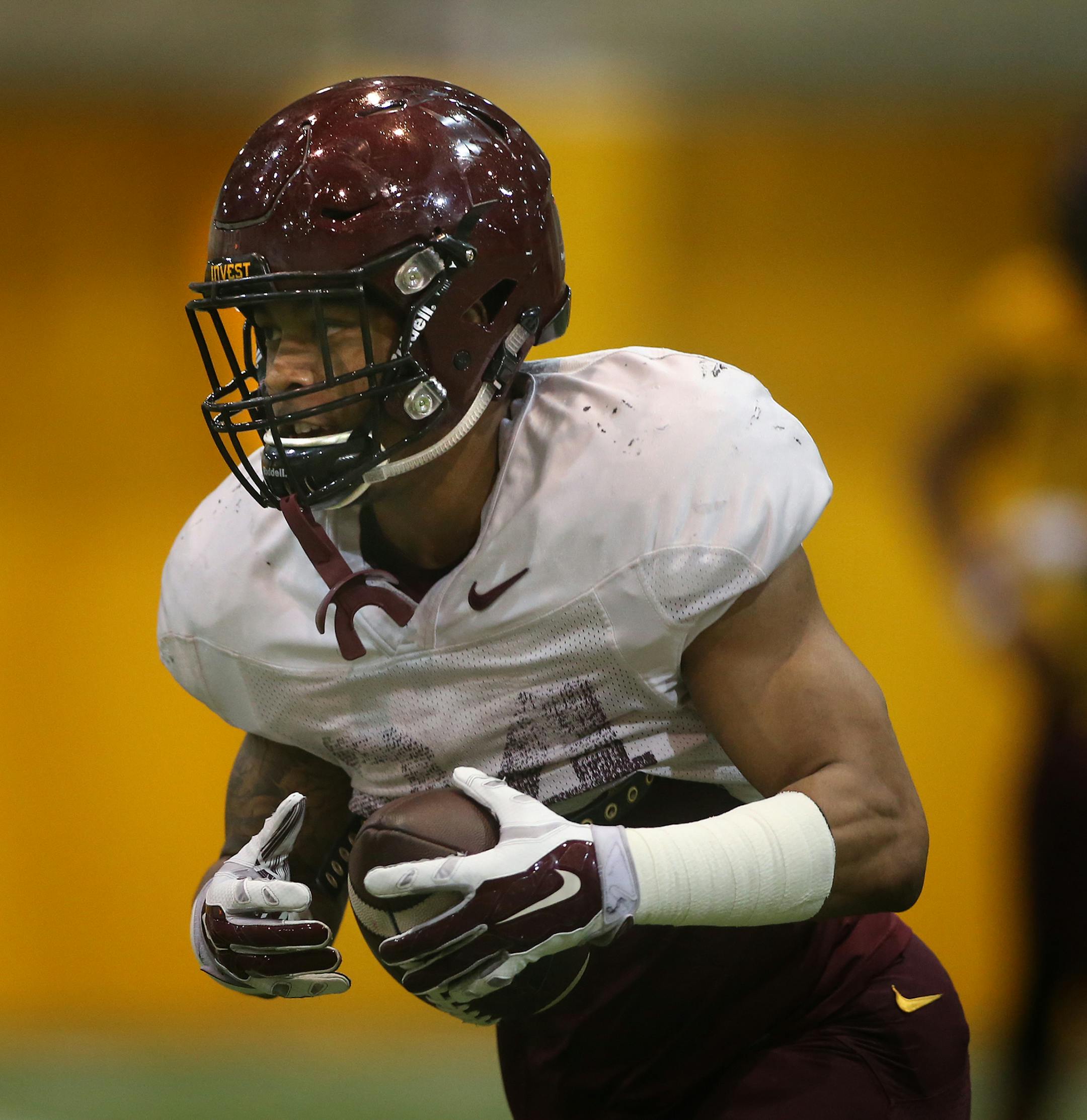 Running back Rodney smith ran drills during a recent practice. ] JIM GEHRZ &#xef; james.gehrz@startribune.com /Minneapolis, MN / March 26, 2016 9:30 AM - BACKGROUND INFORMATION: Gophers football scrimmage report. Gophers scrimmage in football. Please shoot general action, plus Seth Green (QB) especially. We get to shoot the first 30 minutes of practice, which starts around 9:35-9:40.