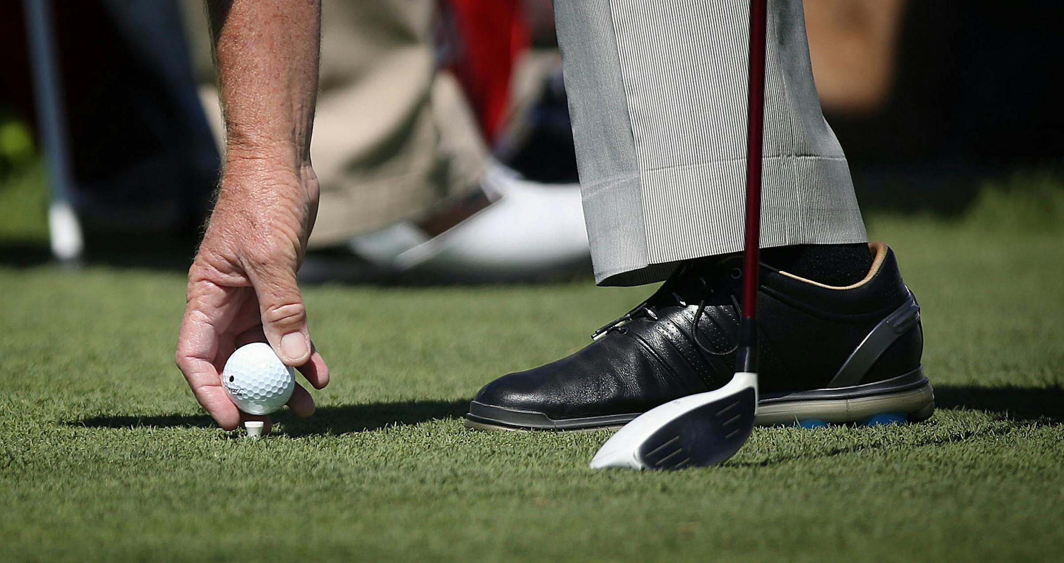 Jeff Sluman prepared to drive from the first tee at the 3M Championship in Blaine in 2015.
