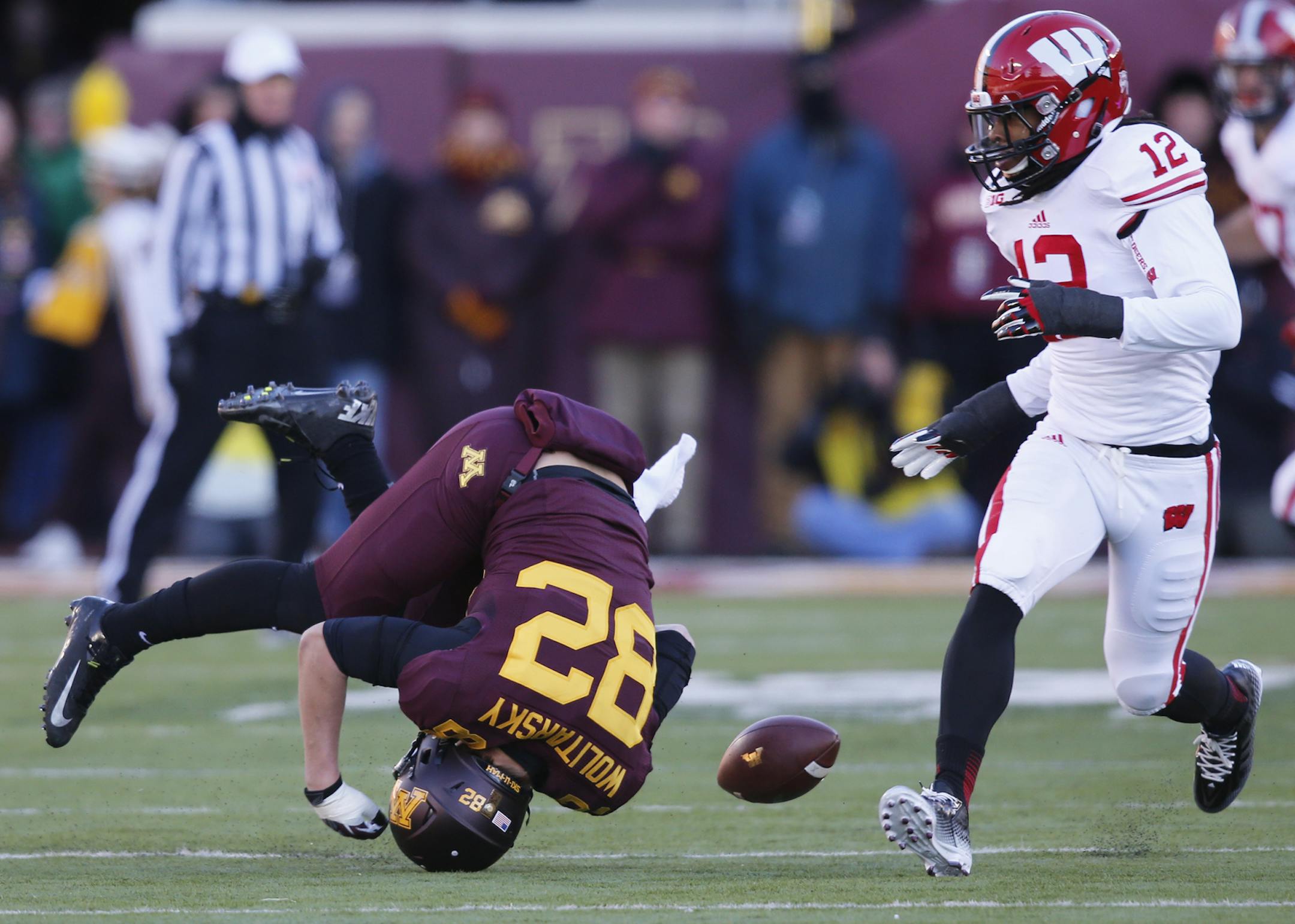 Minnesota Gophers vs. Wisconsin Badgers football. Gophers receiver Drew Wolitarsky dropped a ball thrown to him in first half action. (MARLIN LEVISON/STARTRIBUNE(mlevison@startribune.com)