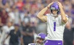 Vikings kicker Greg Joseph reacted after missing a 37-yard field goal at the end of the fourth quarter against the Arizona Cardinals