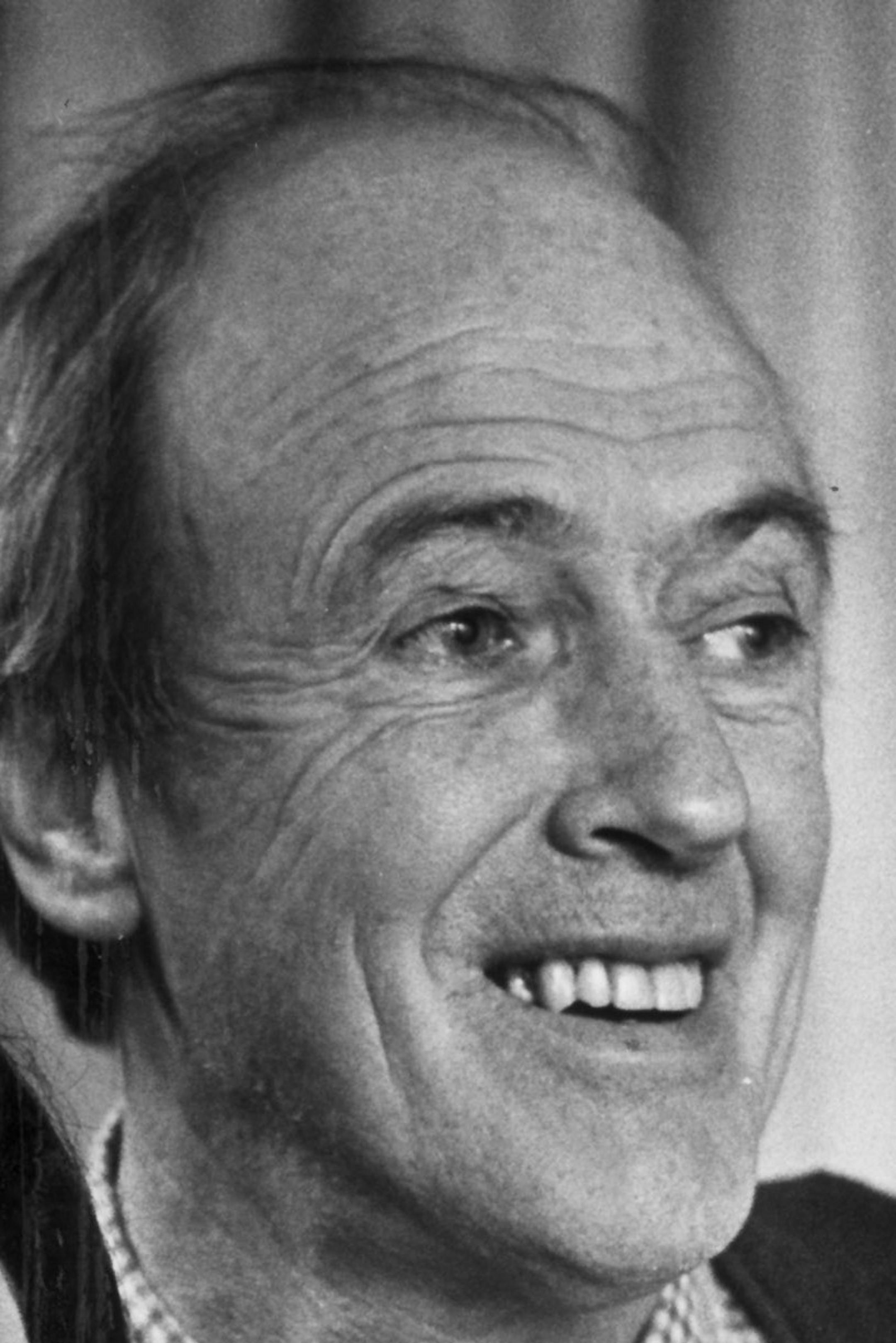 Patricia Neal, actress (at left), is shown with her husband, the author Roald Dahl. Minneapolis Tribune (now Star Tribune) photo, Dec 3, 1976, by staff photographer Pete Hohn.