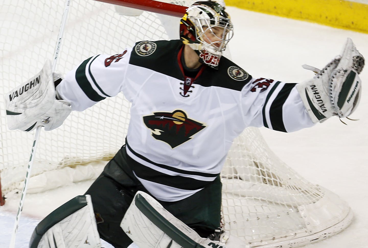 At the Wild game against Nashville, goalie Darcy Kuemper(35) makes a save.]rtsong-taatarii@startribune.com