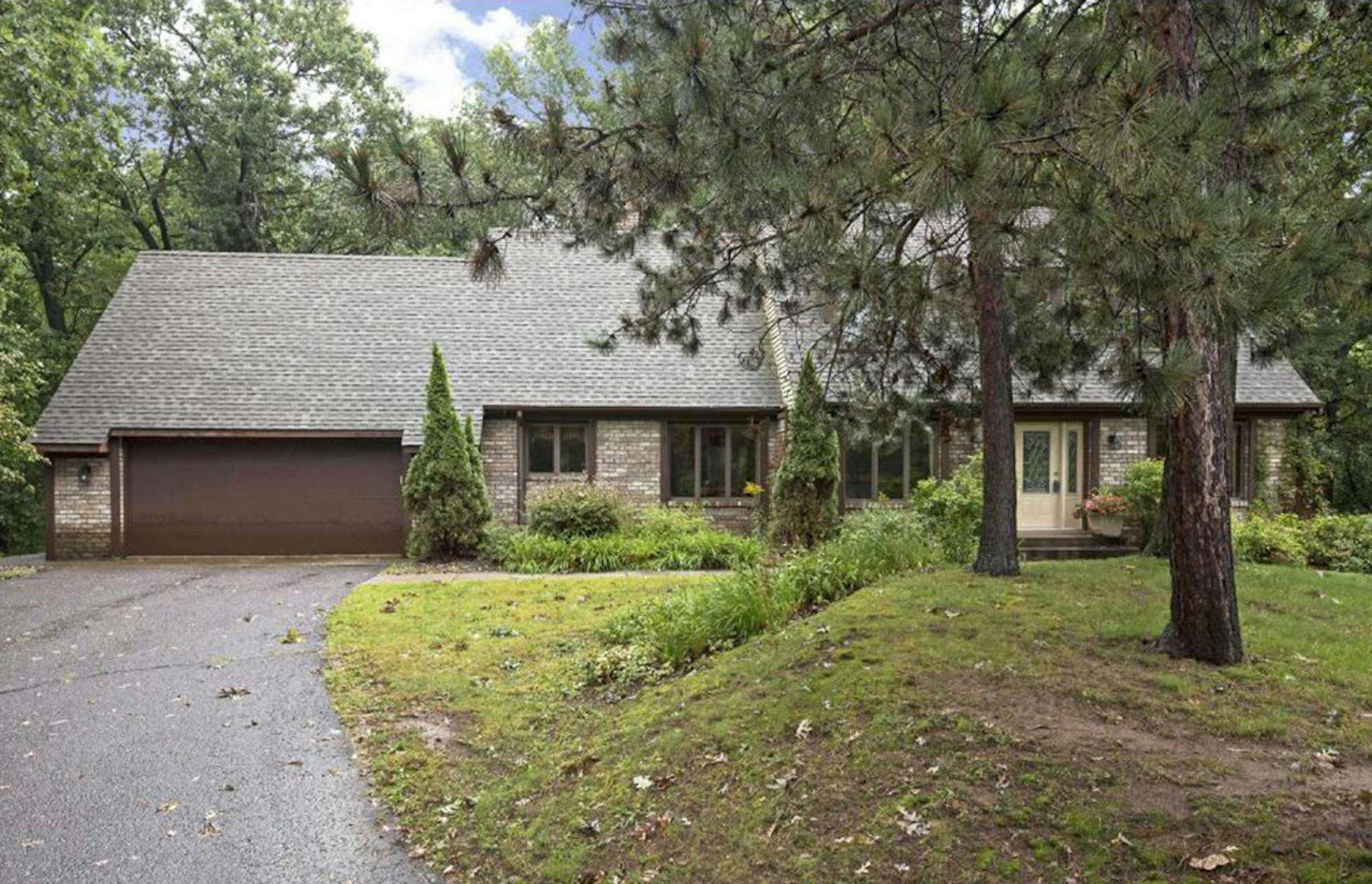 Pine Springs
Built in this four-bedrom, four-bath house has 3,632 square feet and features three bedrooms on on level, fireplace, formal dining room, full finished walk-out basement , deck and additional storage about the two-car attached garage. Listed by Steve Smillie, 651-730-2384, and Matt Keil, 612-839-5221, Edina Realty.