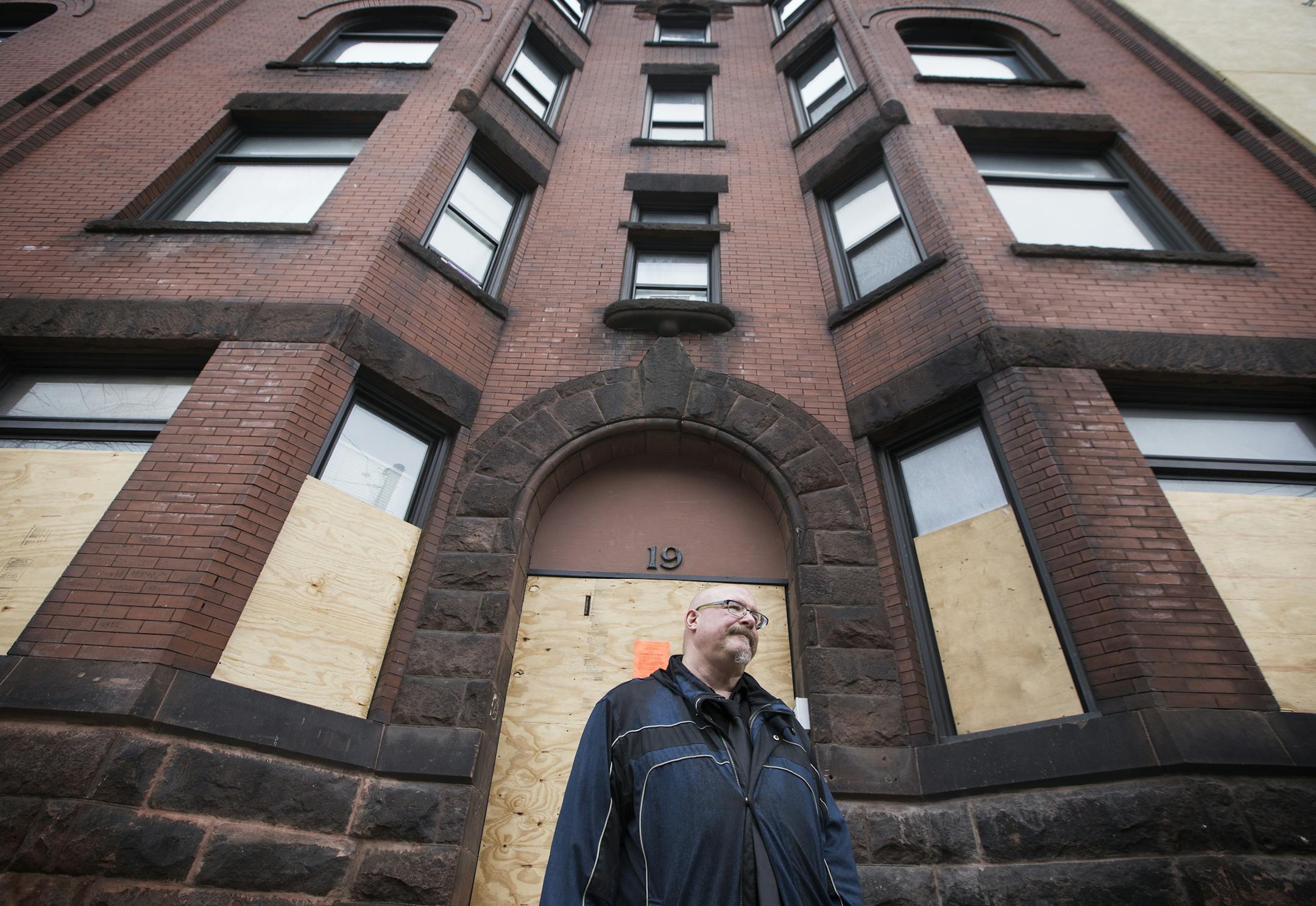 Mike Sullivan stands outside his old residence, Park Laurel apartments. ] LEILA NAVIDI ï leila.navidi@startribune.com BACKGROUND INFORMATION: Former Park Laurel apartments resident Mike Sullivan visits his old building on Thursday, March 30, 2017. After the building was condemned, he became homeless and was forced to stay at the Higher Ground shelter in Minneapolis. When the Park Laurel apartments were sold last year, the Chicago-based company that bought the buildings pledged to renovate t