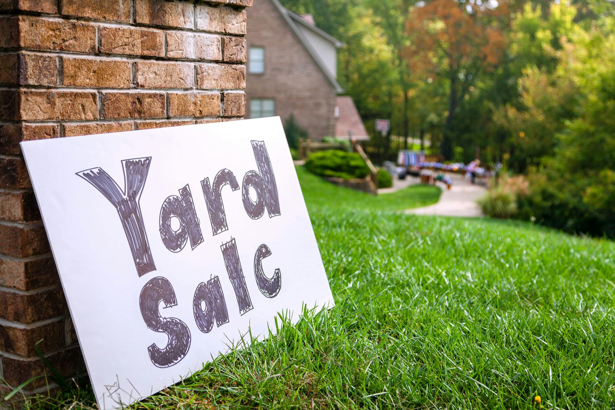Forget the yard sale. New online marketplaces can help sell your stuff. (Alexey Stiop/Dreamstime/TNS) ORG XMIT: 1224002