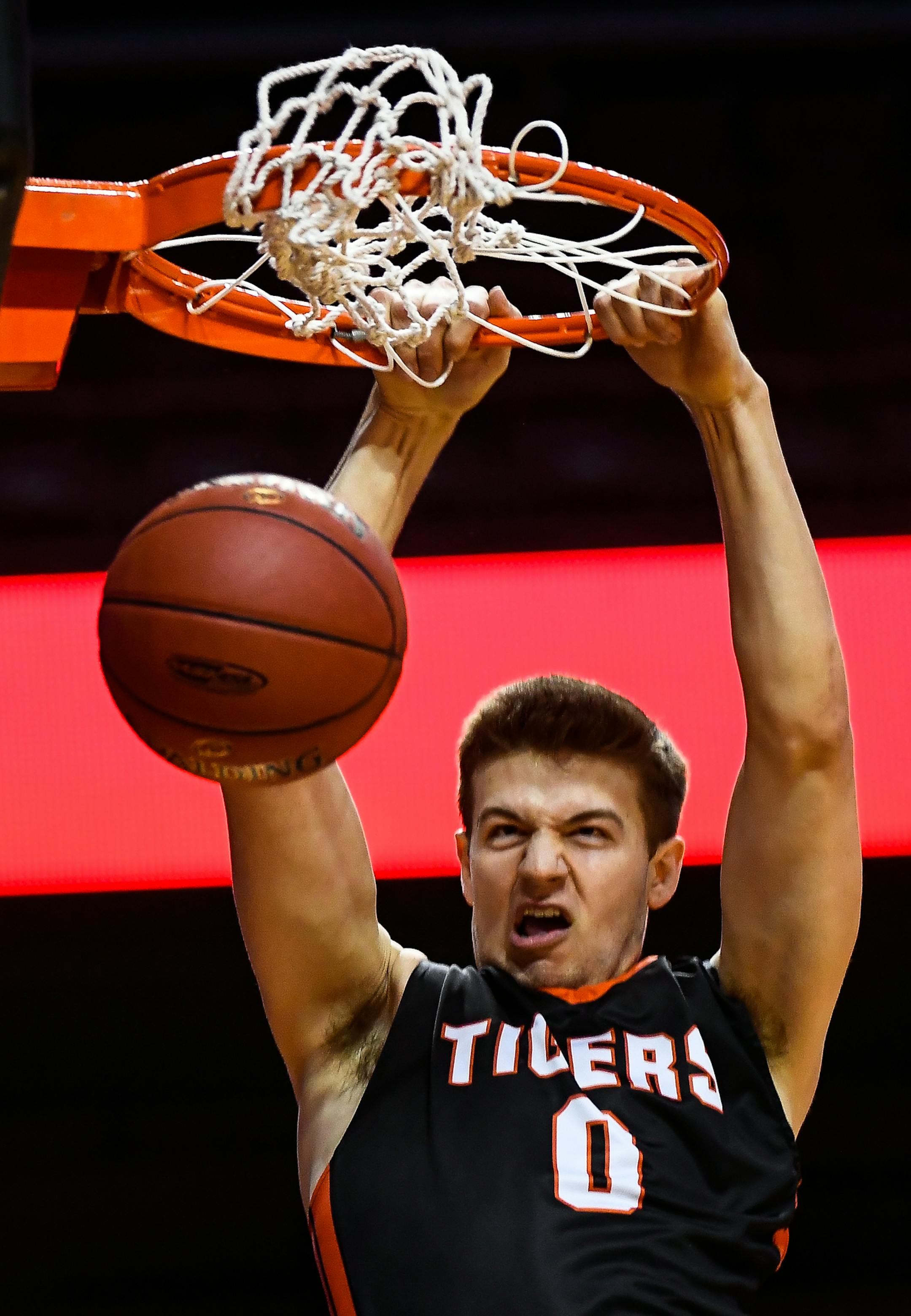 Marshall forward Weston Baker Magrath (0) dunked the ball off a breakaway early in the second half against Grand Rapids. ] AARON LAVINSKY &#xef; aaron.lavinsky@startribune.com Grand Rapids played Marshall in a Class 3A state tournament quarterfinal game on Wednesday, March 22, 2017 at Williams Arena in Minneapolis, Minn.