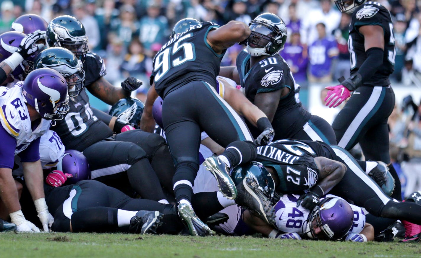 The Vikings were stopped on 4th and goal, stopping a critical drive in the 4th quarter. ] Minnesota Vikings @ Philadelphia Eagles, Lincoln Financial Field. brian.peterson@startribune.com
Philadelphia, PA 10/23/16