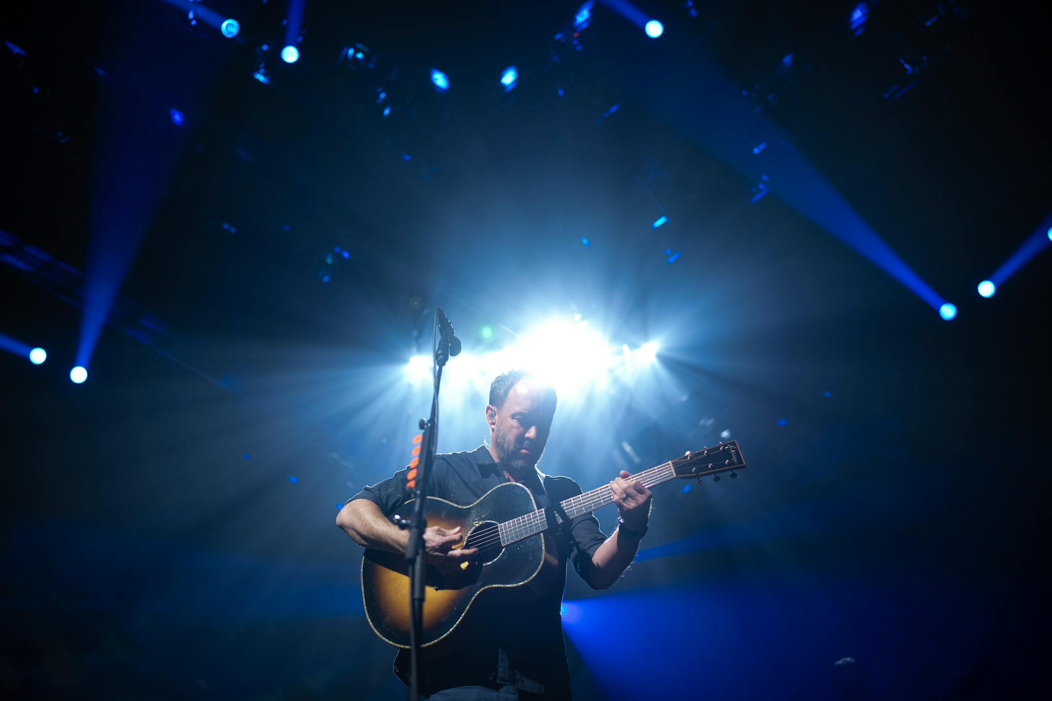 Dave Matthews performing with his band.