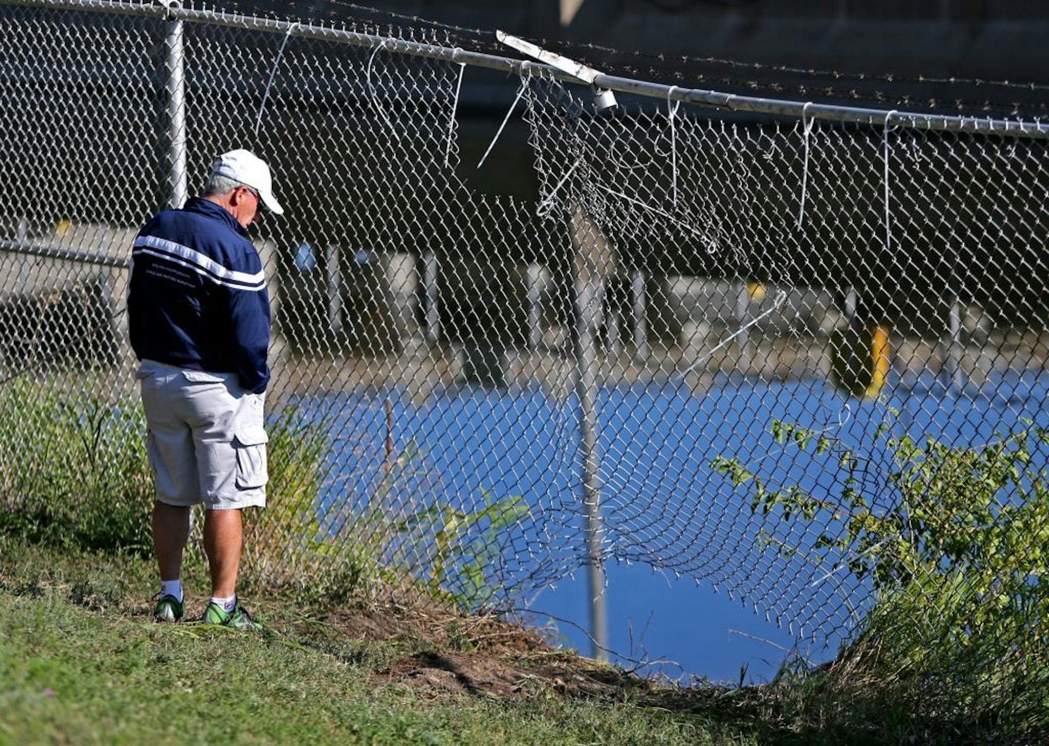 Walkers made their way to check out the scene where one man died when the vehicle he was driving plunged into the Mississippi River near the Stone Arch Bridge.