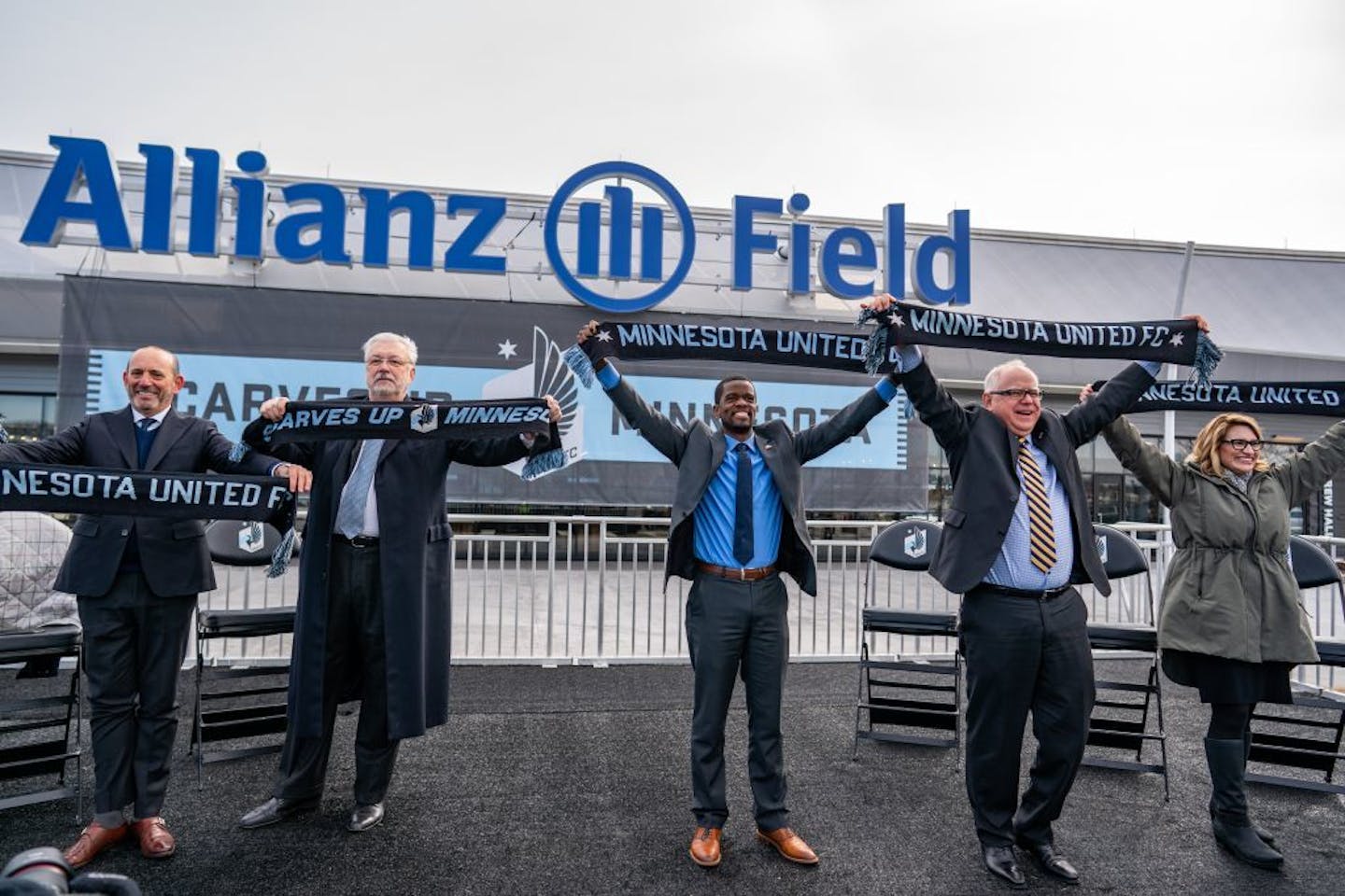 Major League Soccer Commissioner Don Garber, MNUFC Managing Partner Bill McGuire, St. Paul Mayor Melvin Carter, Gov. Tim Walz and Lt. Gov. Peggy Flanagan. held up up Minnesota United FC scarves to celebrate the stadium's opening.