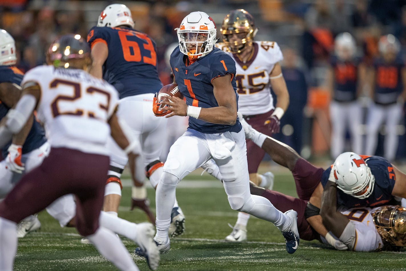 Illinois quarterback AJ Bush Jr. runs for yards in the red zone during the fourth quarter