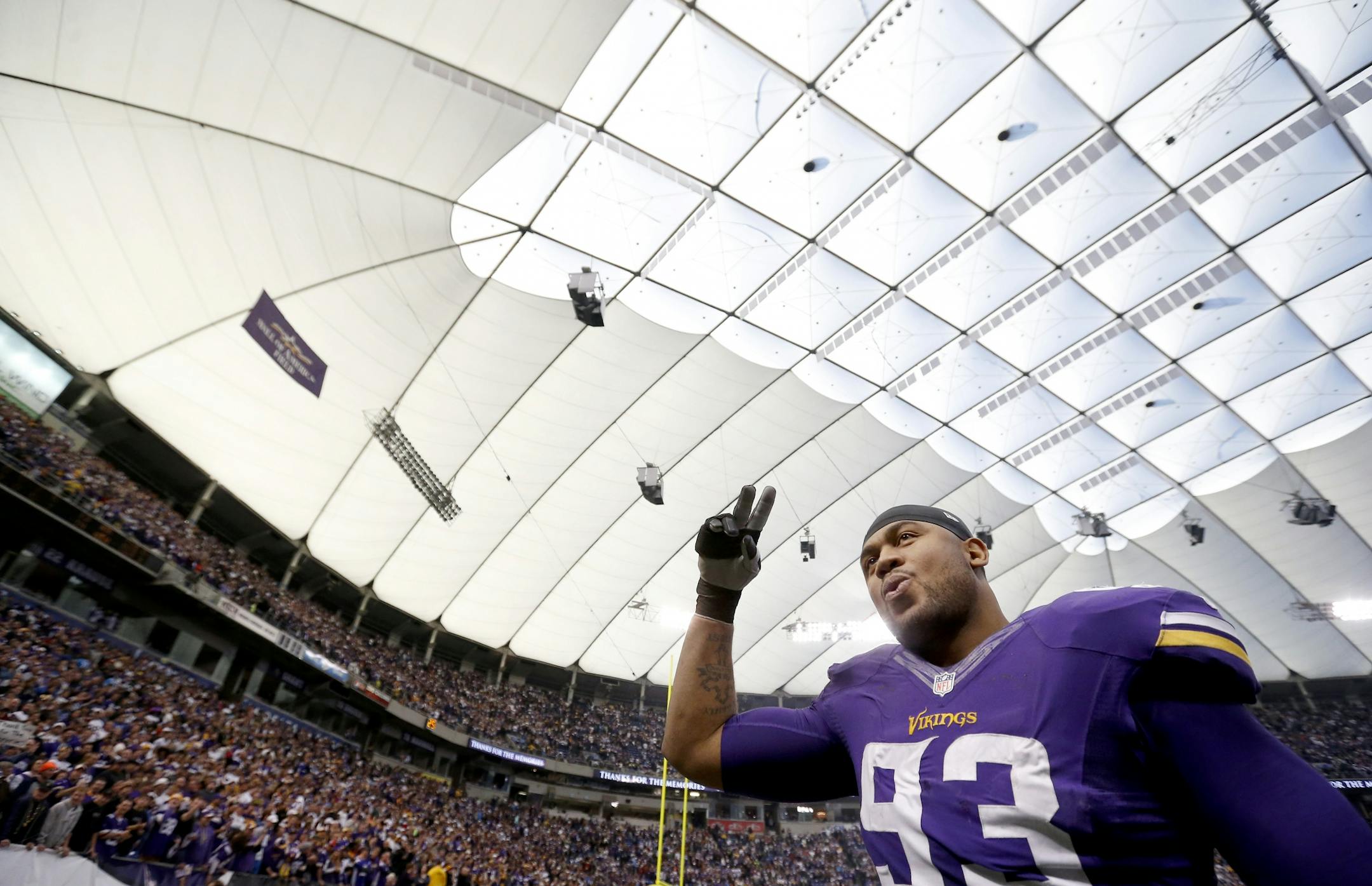 Minnesota Vikings defensive lineman Kevin Williams (93) walked off the field at the end of the game.