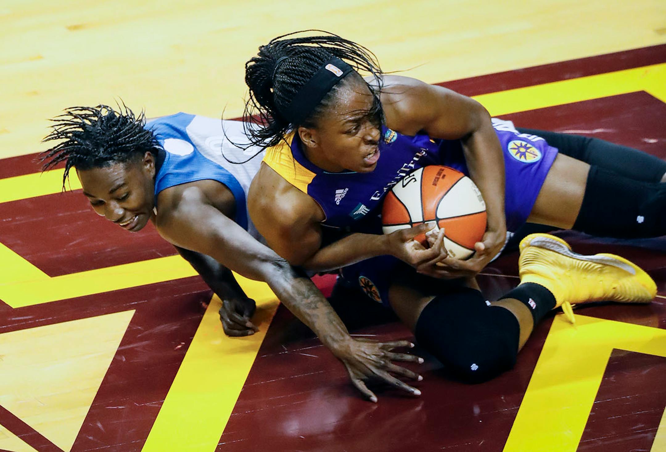 Minnesota Lynx forward Natasha Howard (3) struggled for the ball against Los Angeles Sparks forward Nneka Ogwumike (30) during the first half. Lynx gained possession.