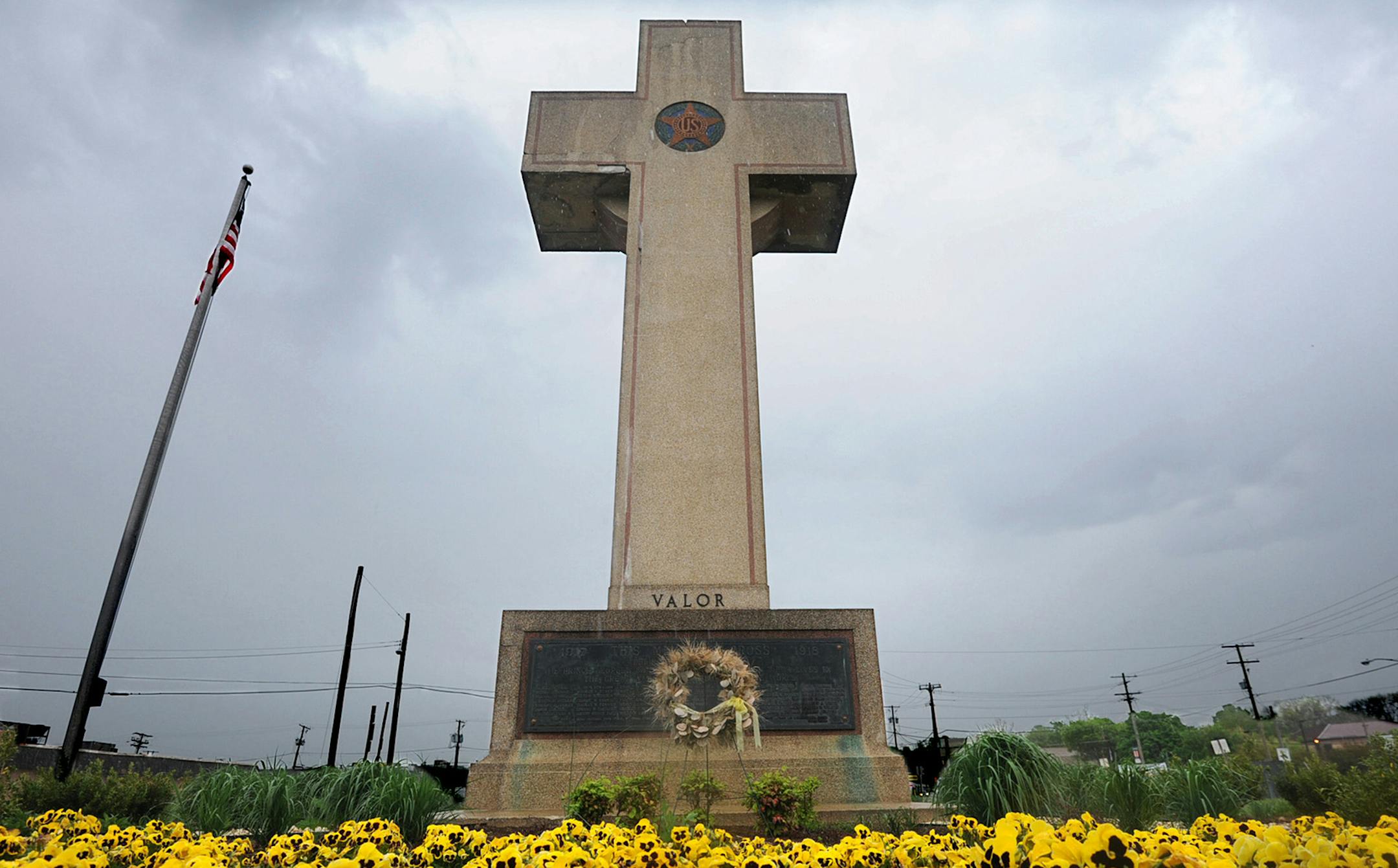The World War I memorial cross at 4500 Annapolis Road in Bladensburg, Md. The Bladensburg Peace Cross, as the local landmark is known, was dedicated in 1925 as a memorial to Prince George County's World War I dead. (Algerina Perna/Baltimore Sun/TNS) ORG XMIT: 1342463