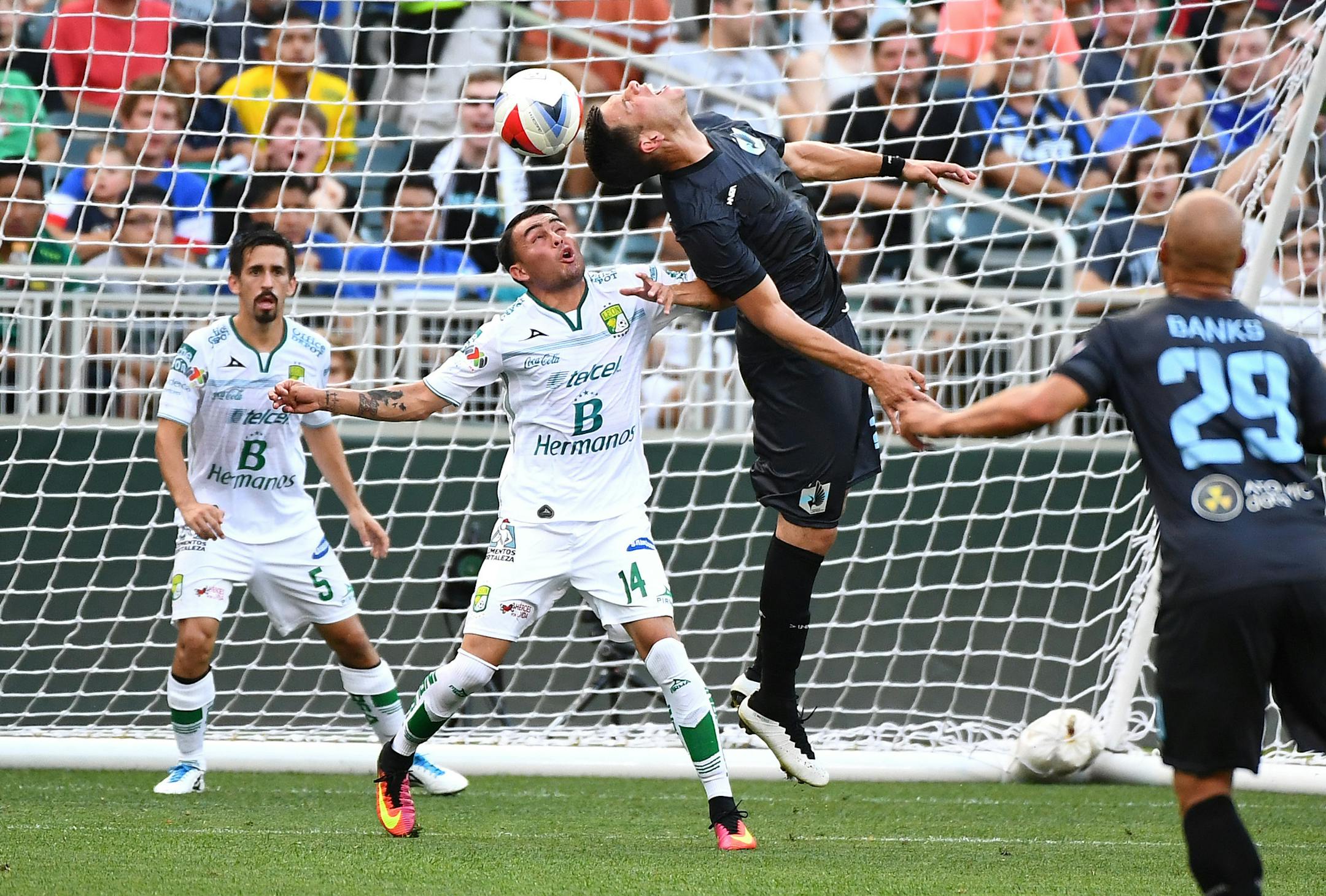 Minnesota United FC forward Christian Ramirez (21) was unable to score off a corner kick while being defended by Club Leon's Miguel Ibarra in the first half. ] (AARON LAVINSKY/STAR TRIBUNE) aaron.lavinsky@startribune.com Minnesota United played the León Fútbol Club on Saturday, June 25, 2016 at Target Field in Minneapolis, Minn.