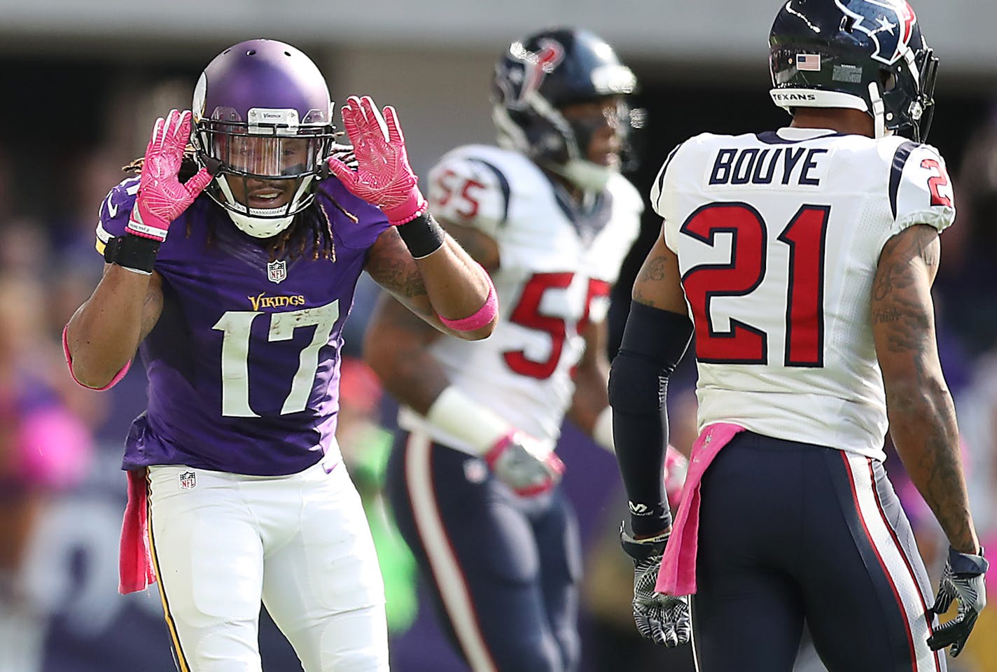 Minnesota Vikings wide receiver Jarius Wright teased Houston Texans cornerback A.J. Bouye after his run during the first quarter as the Vikings took on the Houston Texans at US Bank Stadium, Sunday, October 9, 2016 in Minneapolis, MN. ] (ELIZABETH FLORES/STAR TRIBUNE) ELIZABETH FLORES &#x2022; eflores@startribune.com