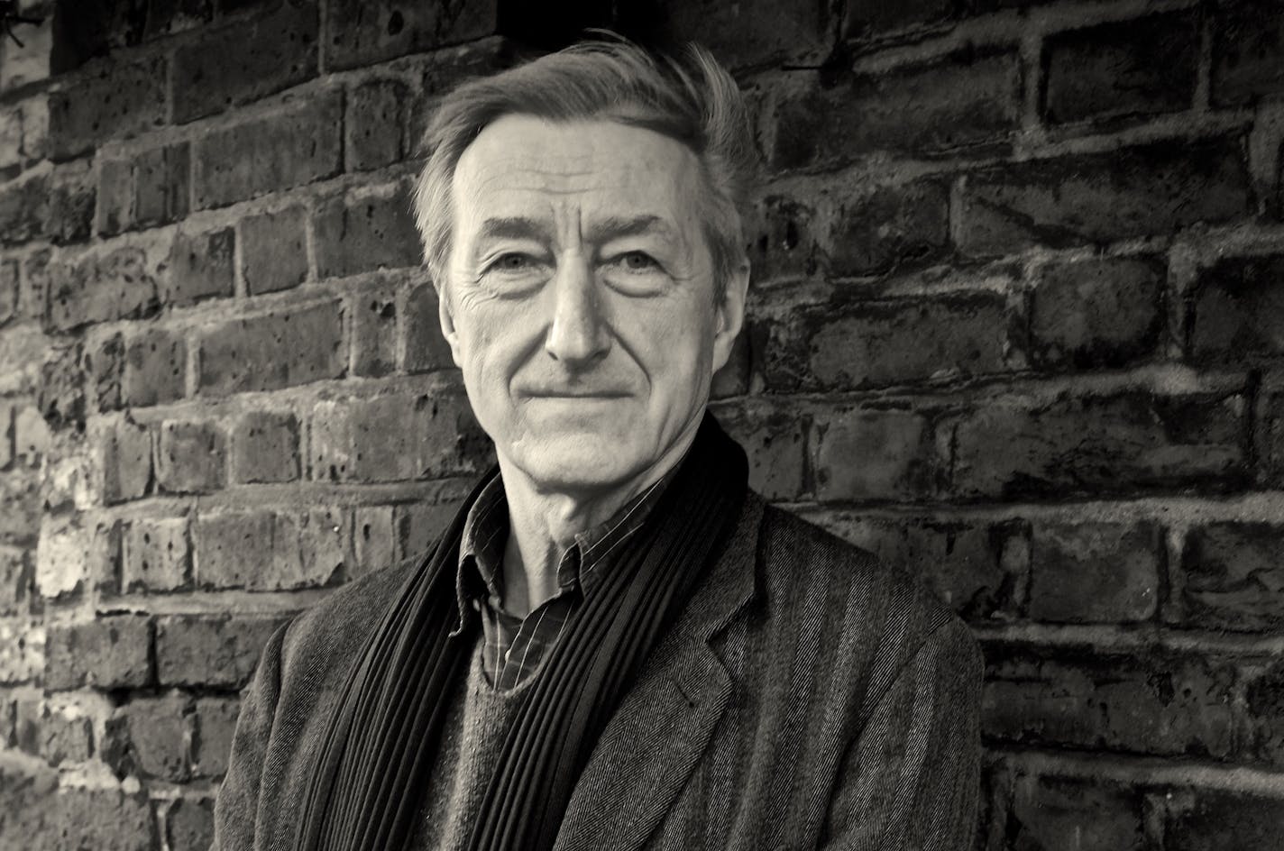 Julian Barnes photo by Marzena Pogorzaly