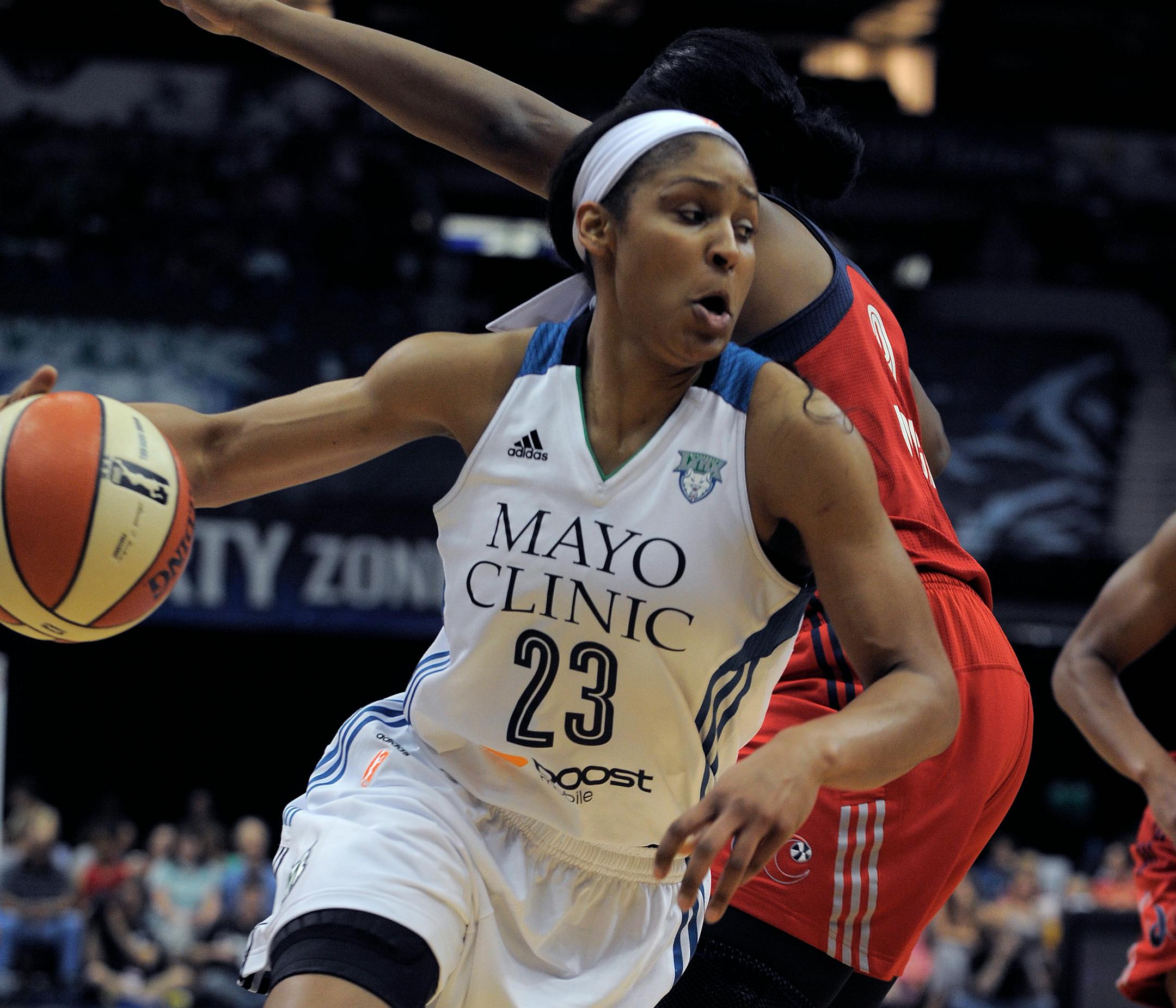 Lynx forward Maya Moore drove against Washington during Friday's game at Target Center.