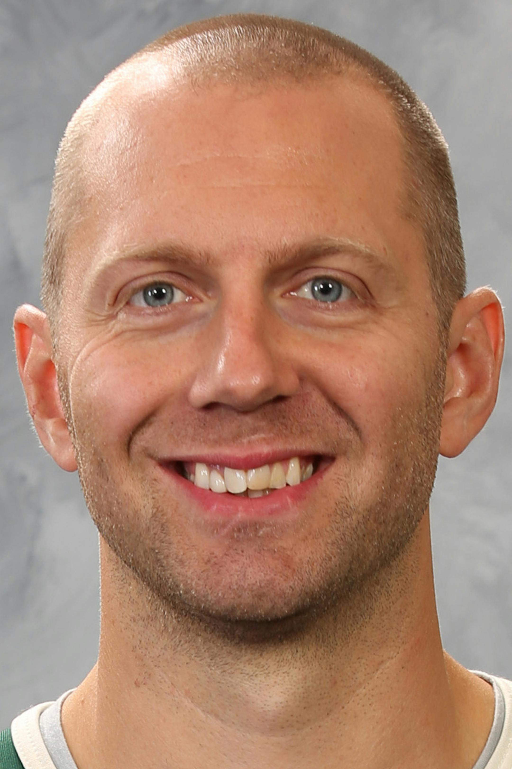 ST. PAUL, MN - SEPTEMBER 13: Eric Fehr #21 of the Minnesota Wild poses for his official headshot for the 2018-2019 season on September 13, 2018 at the Xcel Energy Center in St. Paul, Minnesota. (Andy Clayton-King/NHLI via Getty Images) *** Local Caption *** Eric Fehr ORG XMIT: 775215551