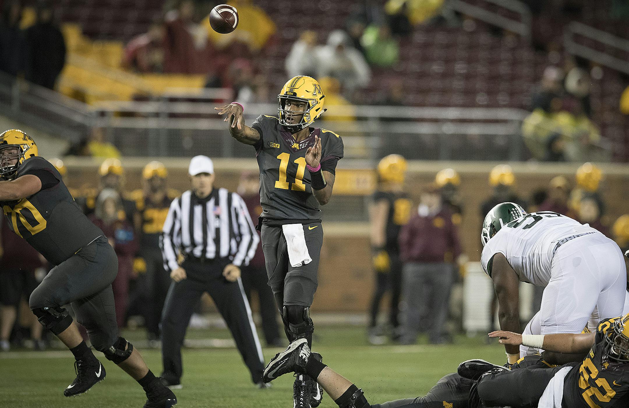 Minnesota's quarterback Demry Croft passed the ball to wide receiver Tyler Johnson for a touchdown during the fourth quarter as the Gophers took on Michigan State at TCF Bank Stadium, Saturday, October 14, 2017 in Minneapolis, MN. ] ELIZABETH FLORES ï liz.flores@startribune.com