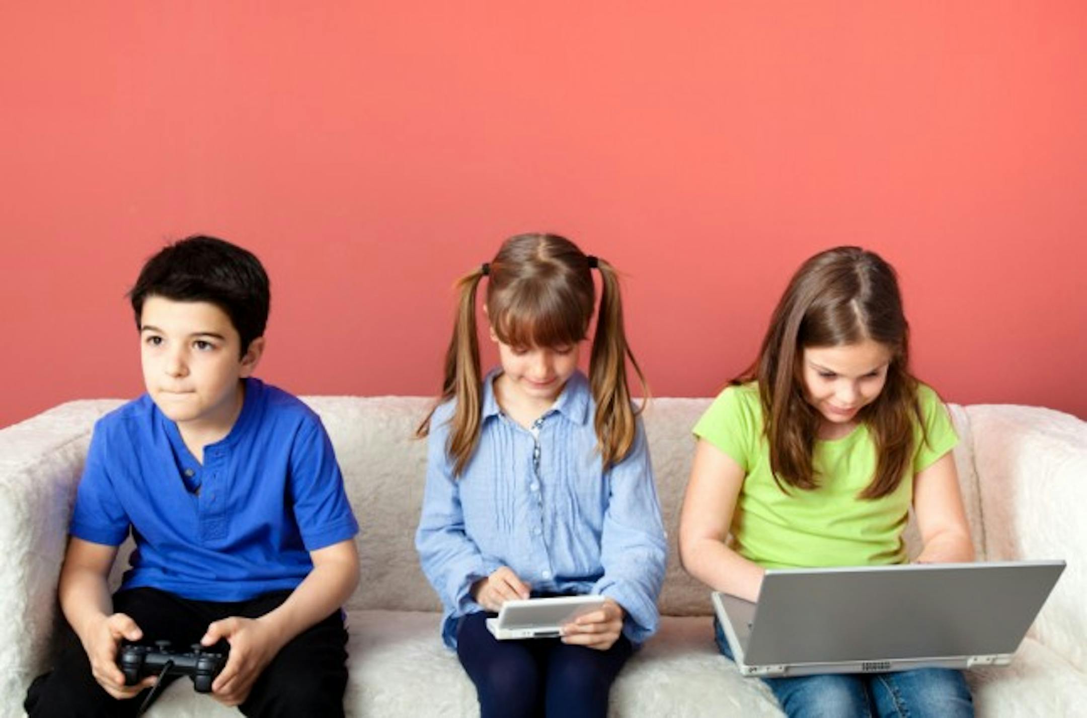 Use social media to help your kids develop self-control habits. (iStock photo / Getty Images)