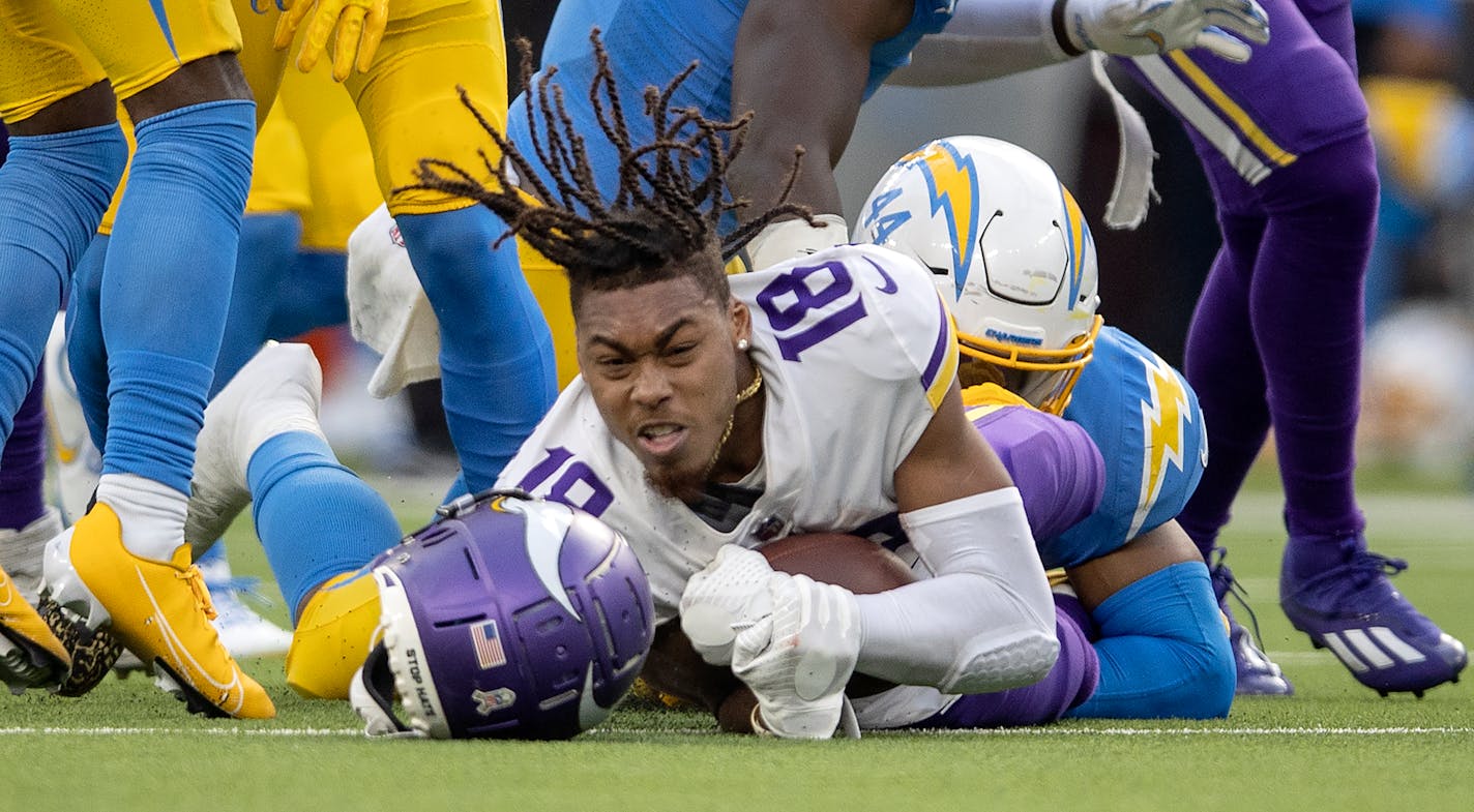 Minnesota Vikings receiver Justin Jefferson (18) fights for a first down in the second quarter Sunday, Nov. 14, 2021 at SoFi Stadium in Inglewood, Calif. ] CARLOS GONZALEZ • cgonzalez@startribune.com