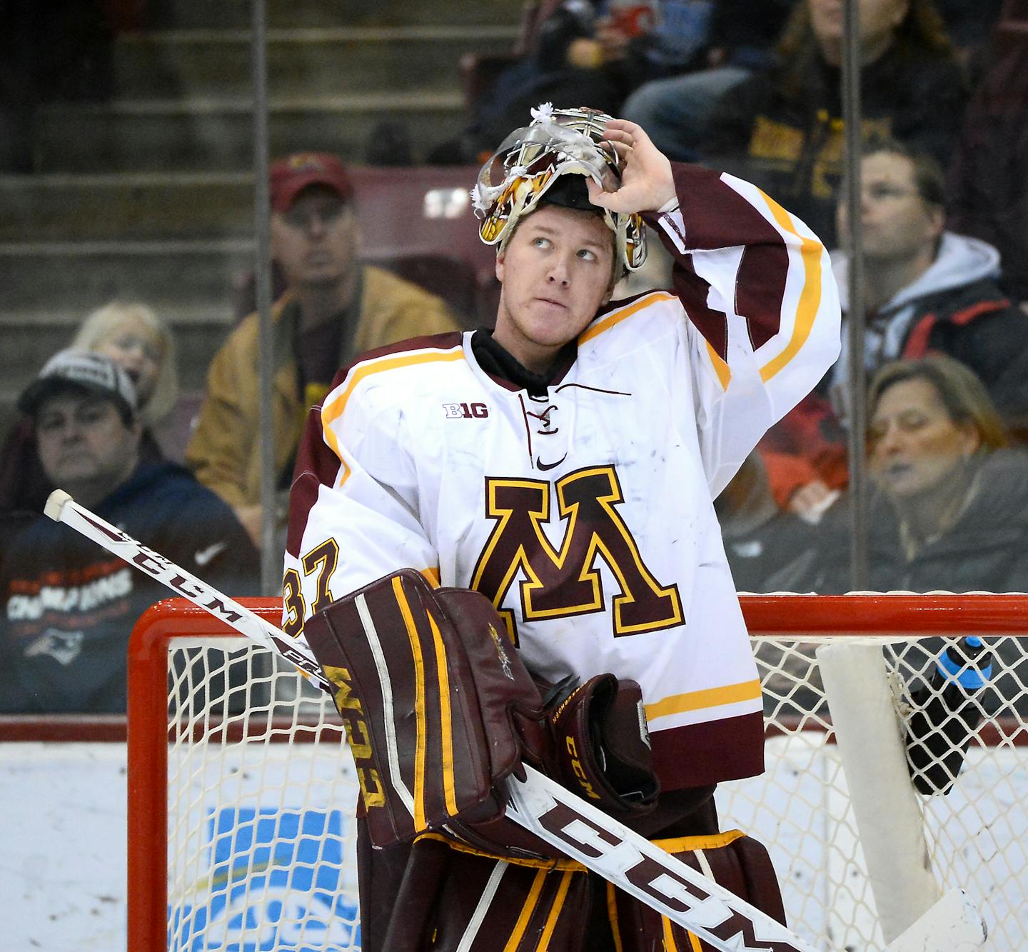 Minnesota Golden Gophers goalie Eric Schierhorn (37) looked up in frustration at the replay board after allowing a tying goal in the second period against the Connecticut Huskies. ] (AARON LAVINSKY/STAR TRIBUNE) aaron.lavinsky@startribune.com The University of Minnesota Golden Gophers men's hockey team played the Connecticut Huskies on Friday, Jan. 1, 2016 at Mariucci Arena in Minneapolis, Minn. ORG XMIT: MIN1601012207193646